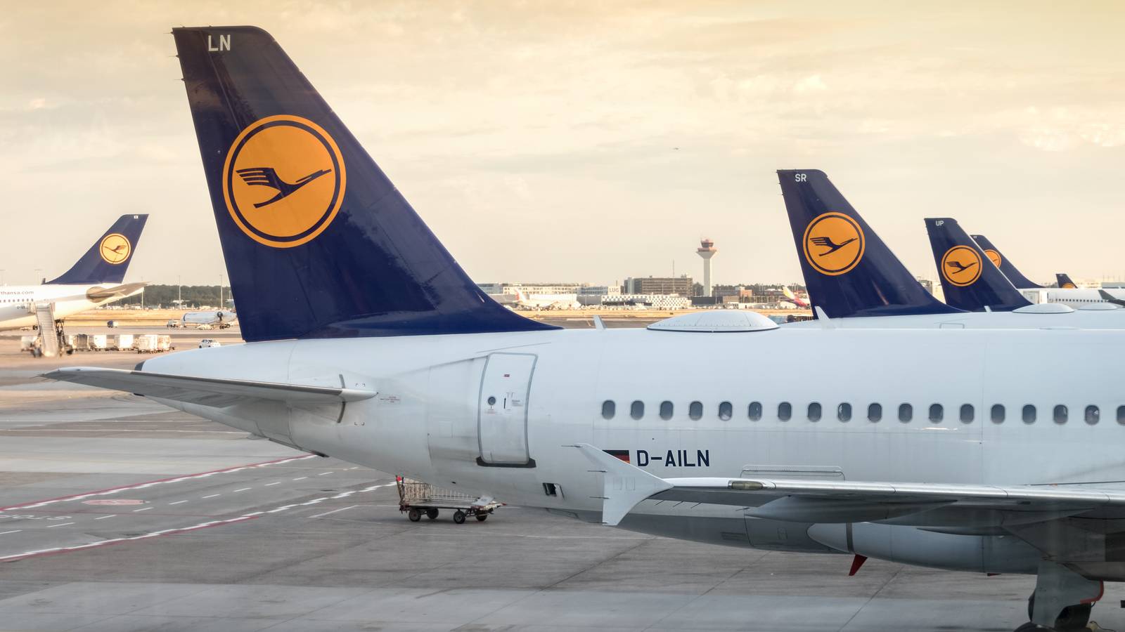 What Are Lufthansa's Oldest Active Aircraft?