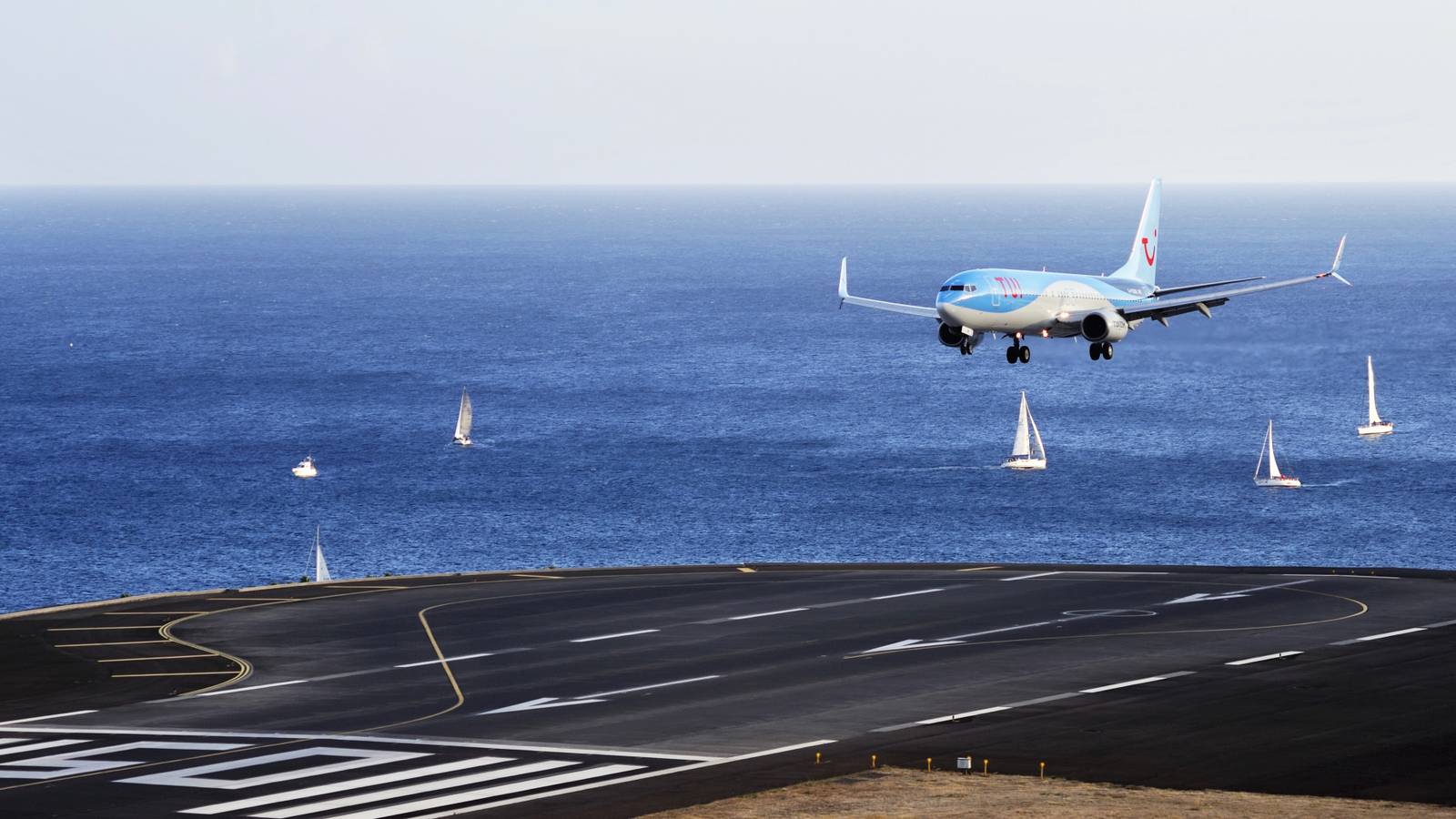 The Story Of Madeira Airport's Multiple Runway Extensions