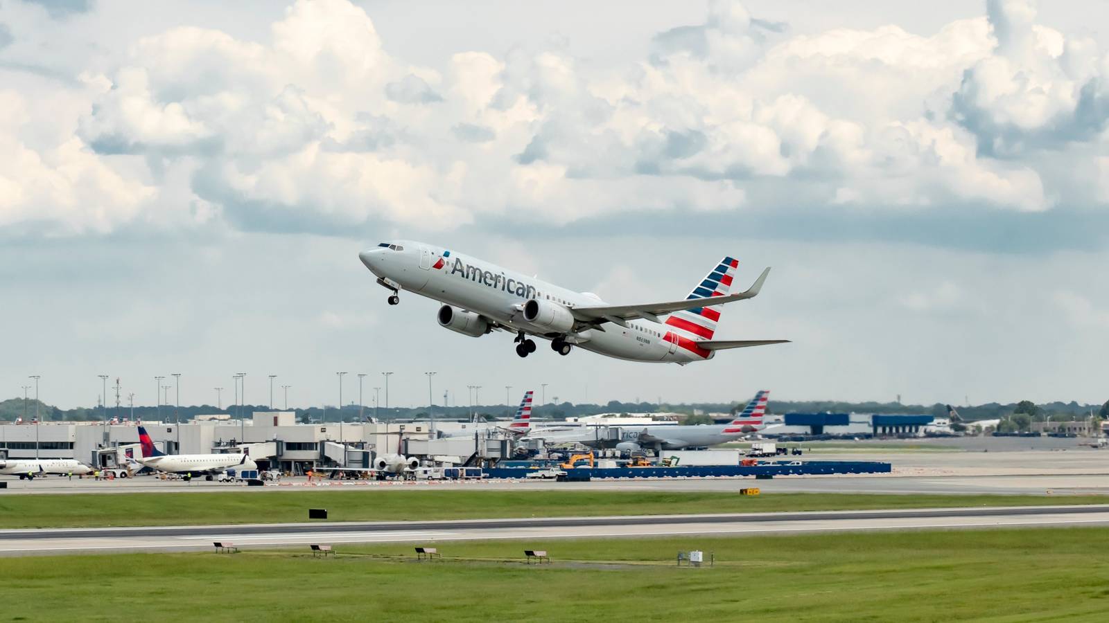 Ground Stop Issued At Charlotte Douglas International Airport Due To Heavy Fog