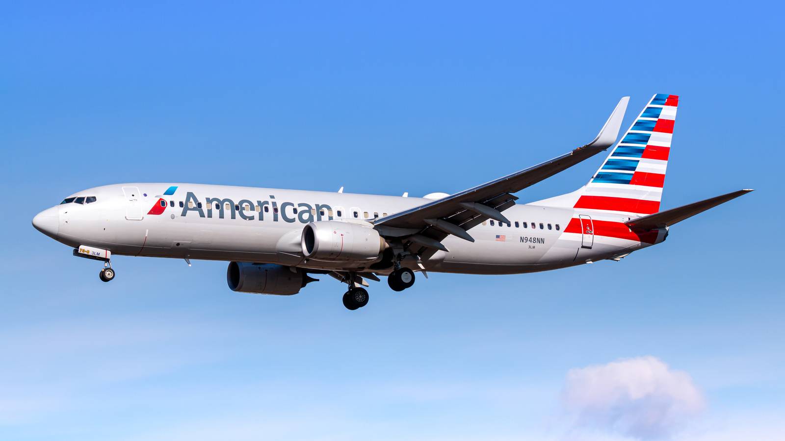 American Airlines Boeing 737 Returns To Albuquerque After Passenger Tries To Open Aircraft Door