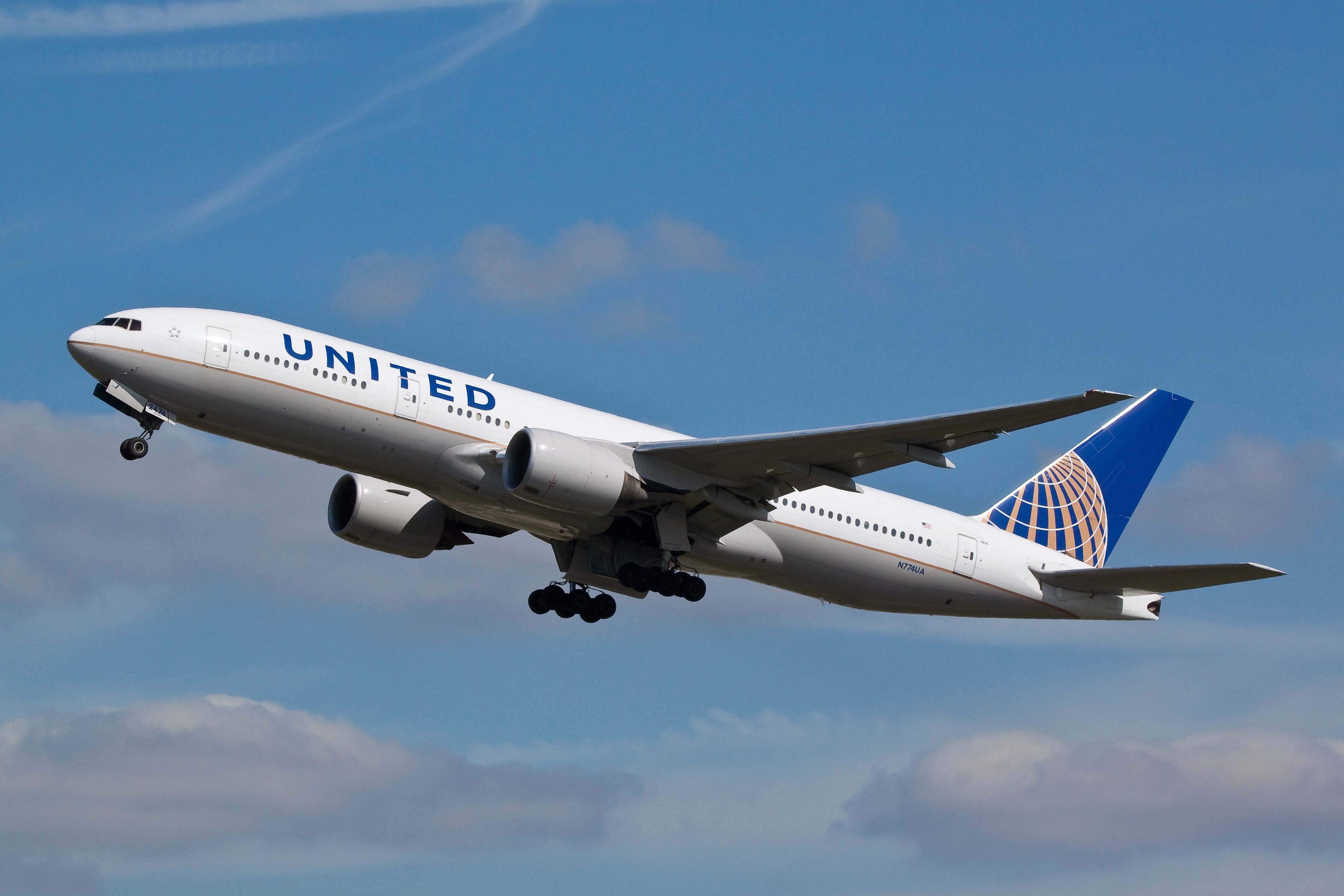 Wow: United Airlines Flies The Oldest Active Boeing 777 In The World