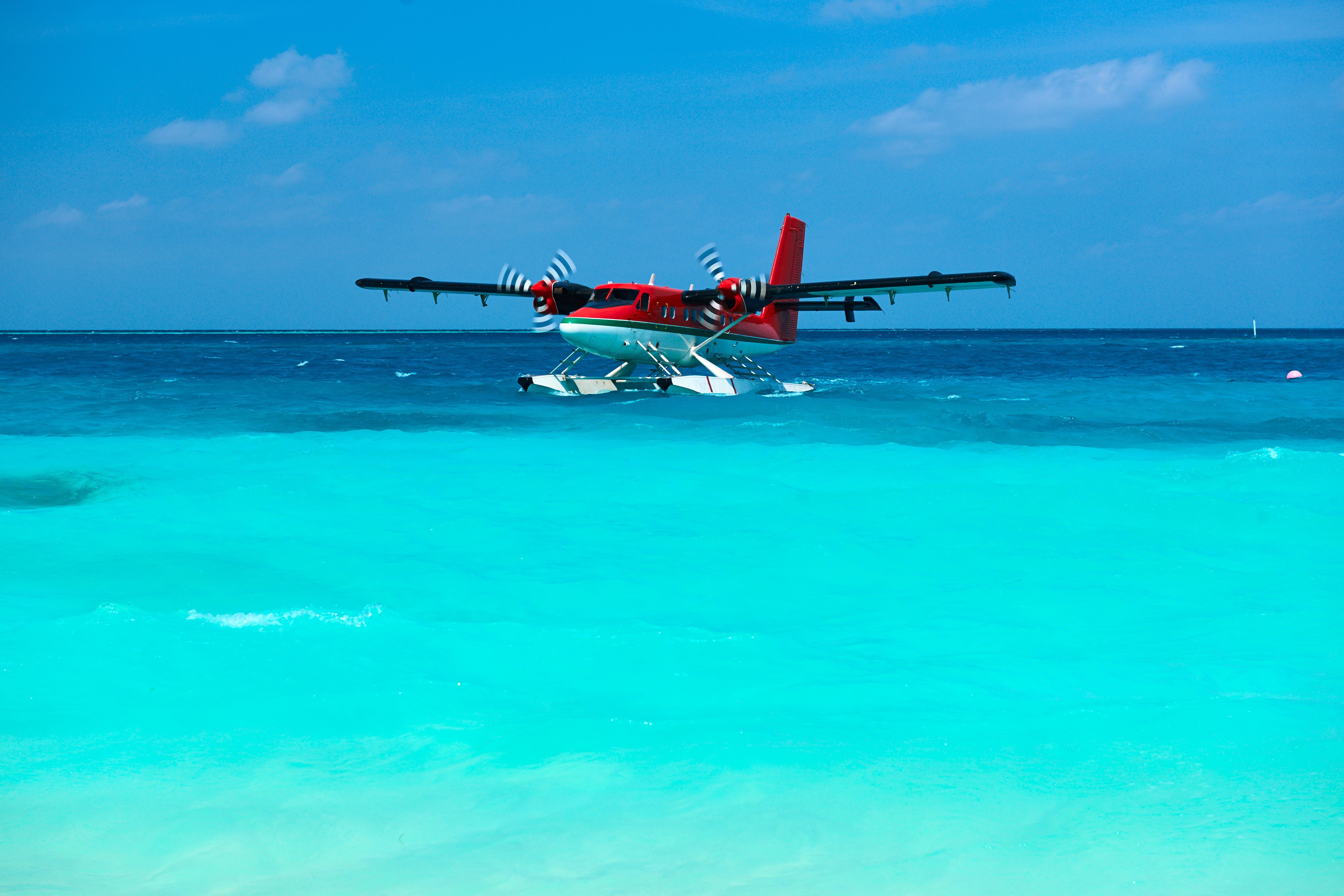 5 Amazing Planes That Can Land On Water