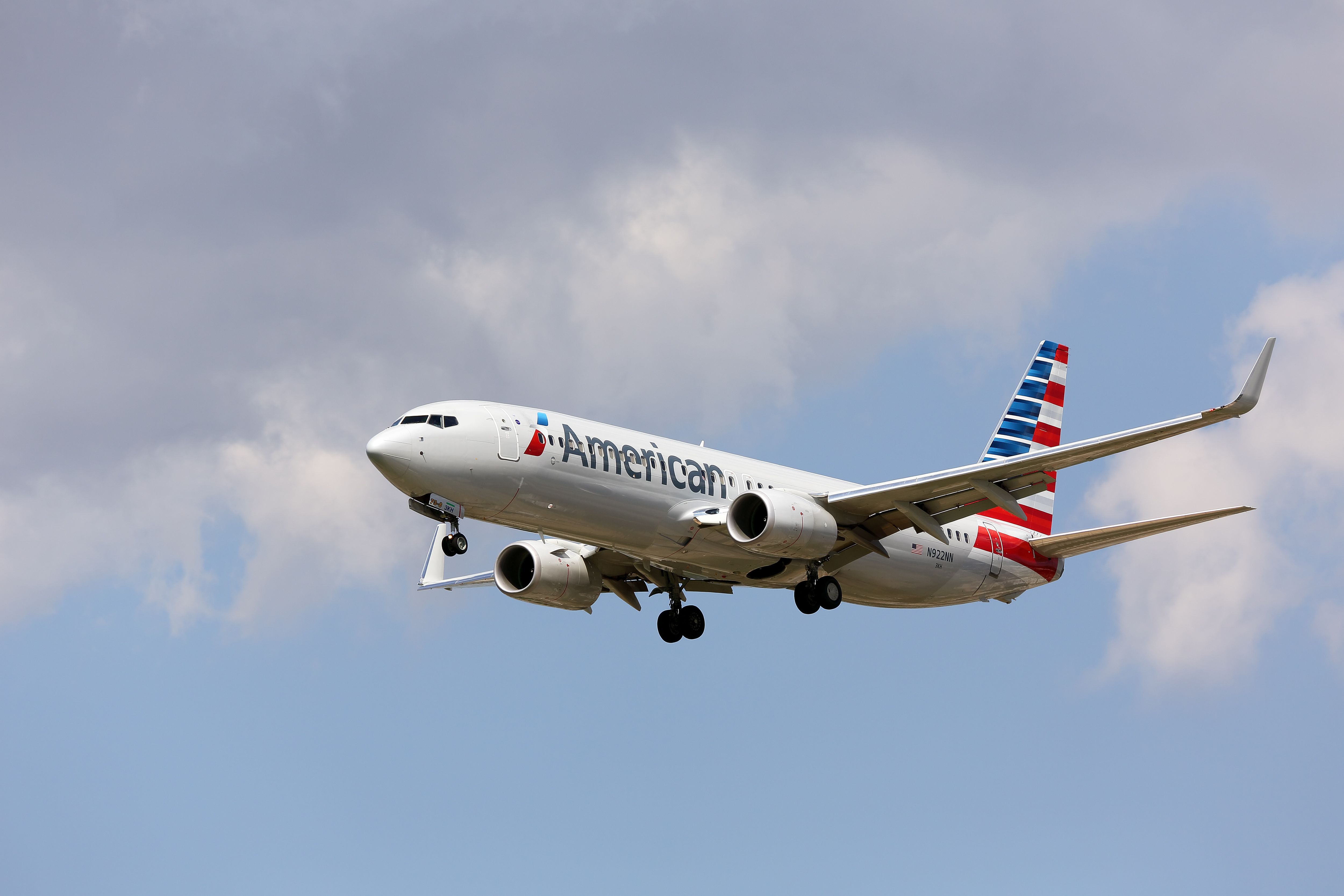 Brakes Issue Causes American Airlines Boeing 737-800 To Overrun Runway In Dallas