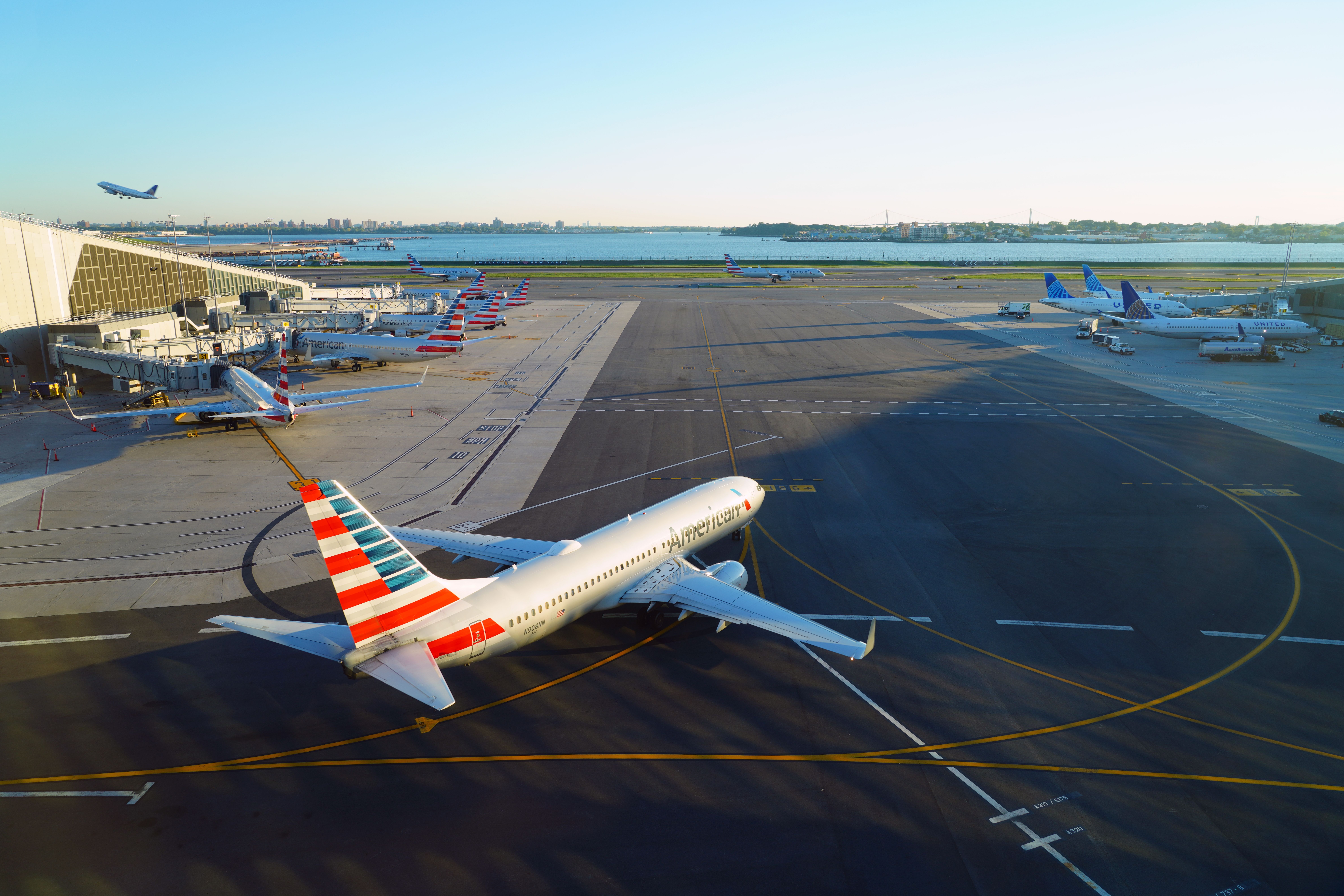 UFO Over NYC? Airline Passenger Records Cylinder In The Sky Near LaGuardia Airport