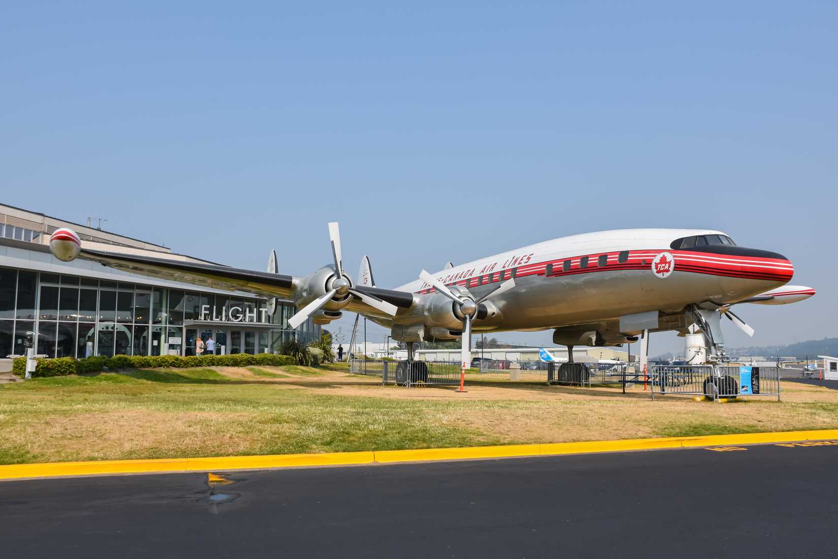 Impressive Dimensions: The WW2 US Military Lockheed Super Constellation ...