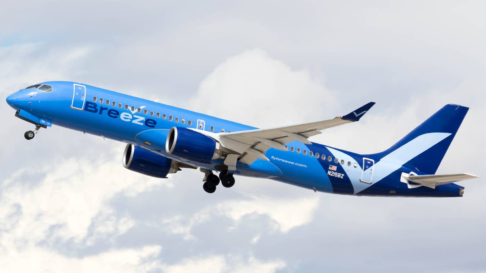 Breeze Airways Celebrates 2/20 With Airbus A220 Order
