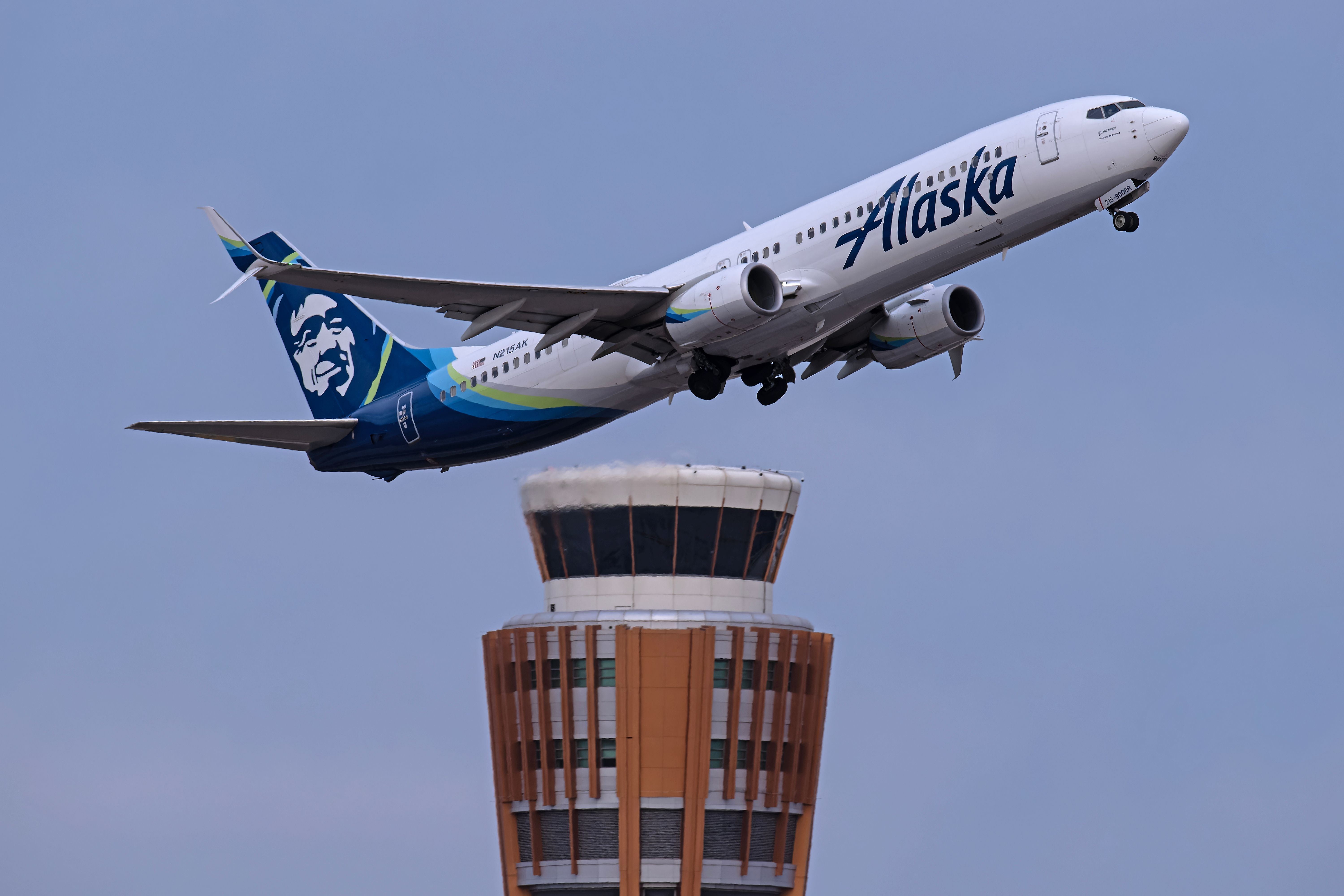Alaska Airlines Upgrades Flights Between San Francisco And Phoenix With Boeing 737s