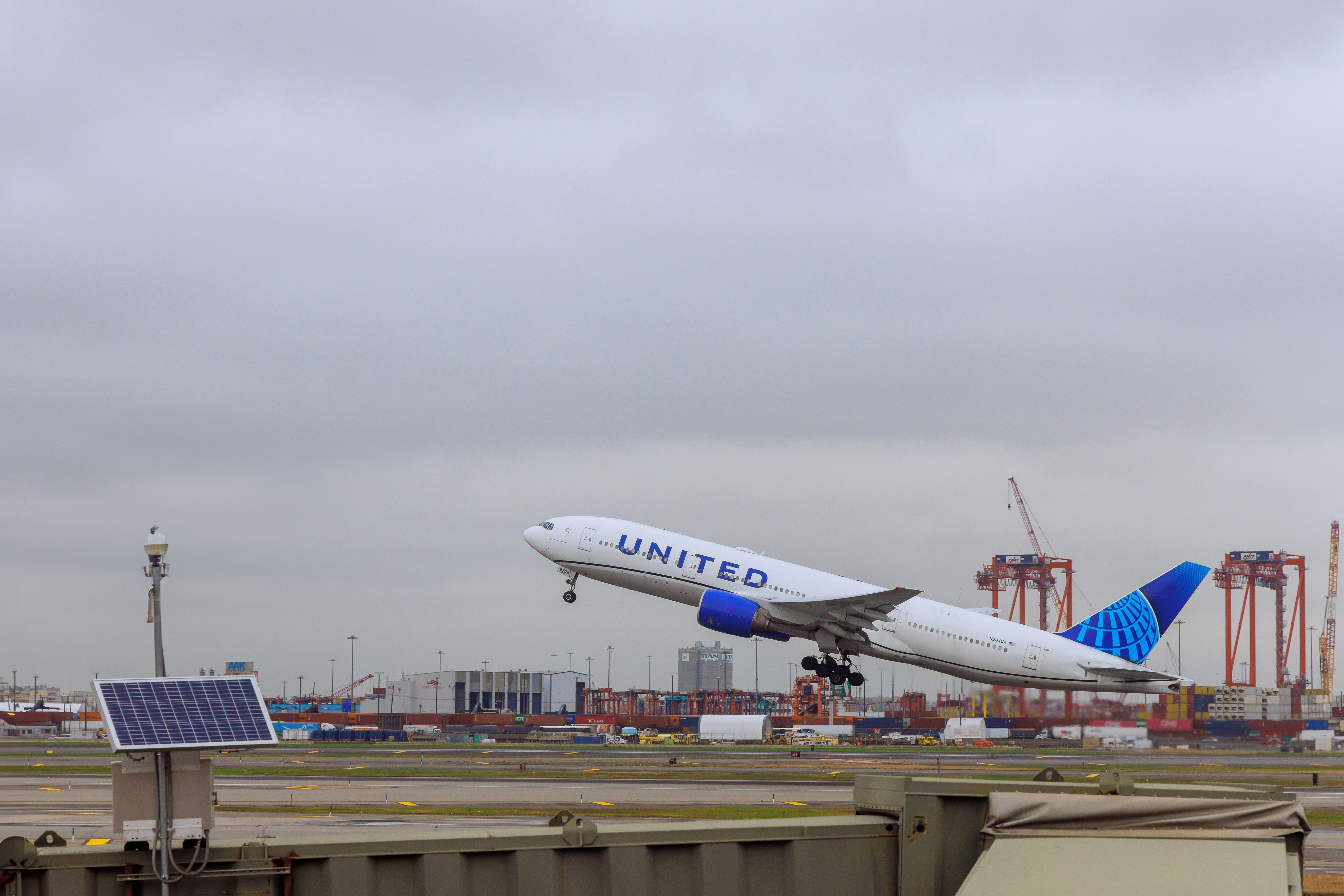 United Airlines Reports Major Delays At Newark Airport Due To Ongoing Air Traffic Controller Shortage