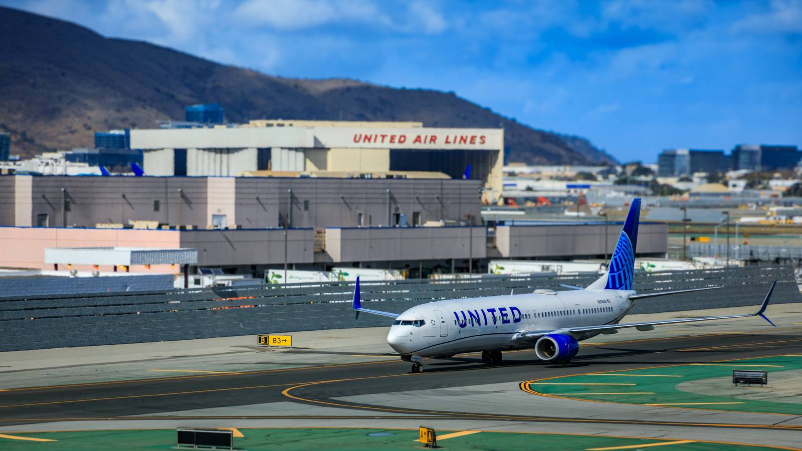 Why Do Departure Boards In North America List Flights Alphabetically Rather Than Chronologically?