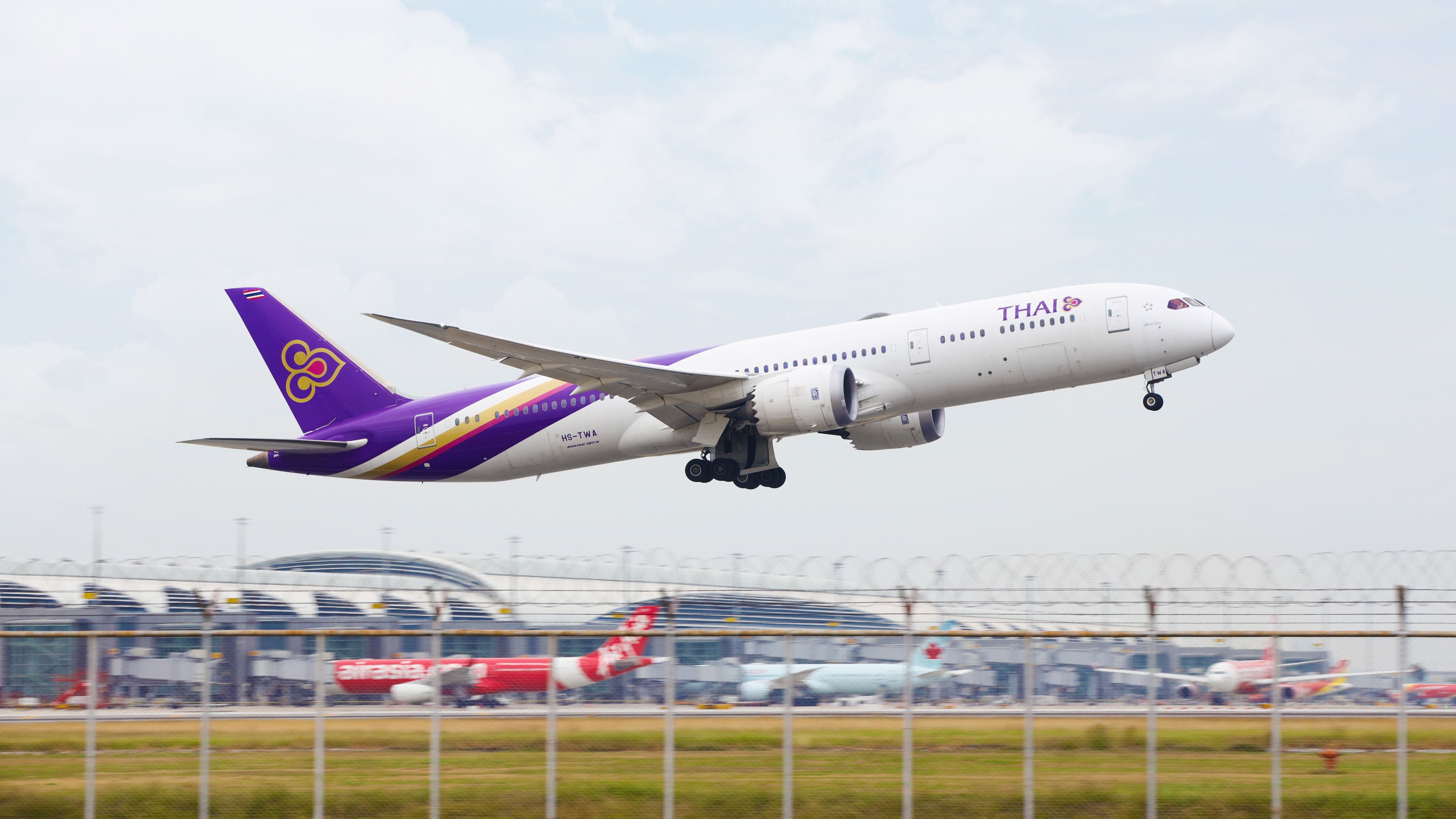 Perth Airport Welcomes Thai Airways Boeing 787 Daily Bangkok