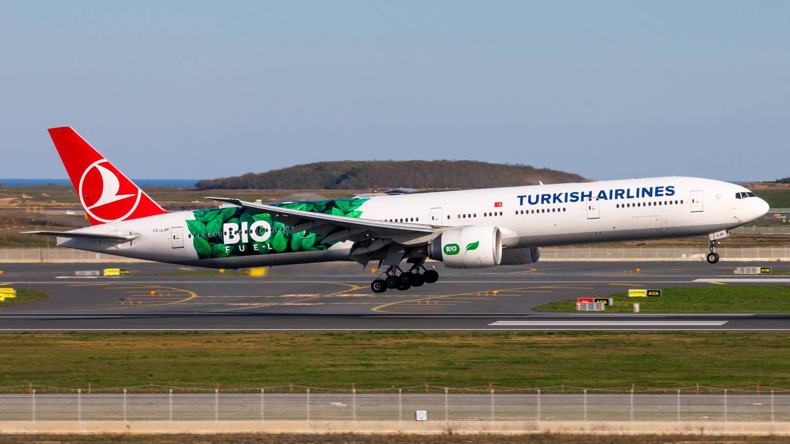 Driving Sustainable Choices: 5 Elements Of SAF Policy That Help Guide Airline Operations
