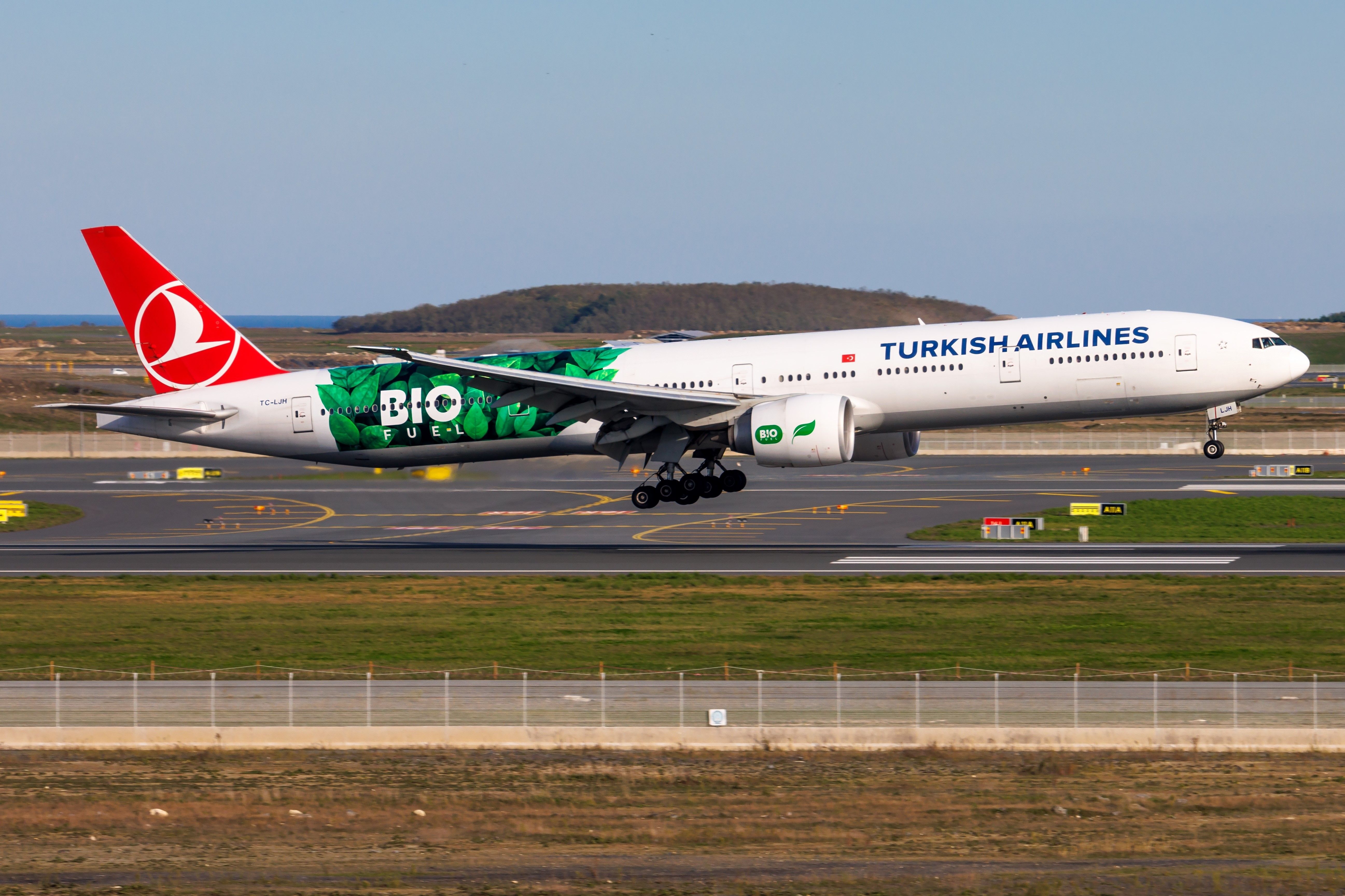 Driving Sustainable Choices: 5 Elements Of SAF Policy That Help Guide Airline Operations