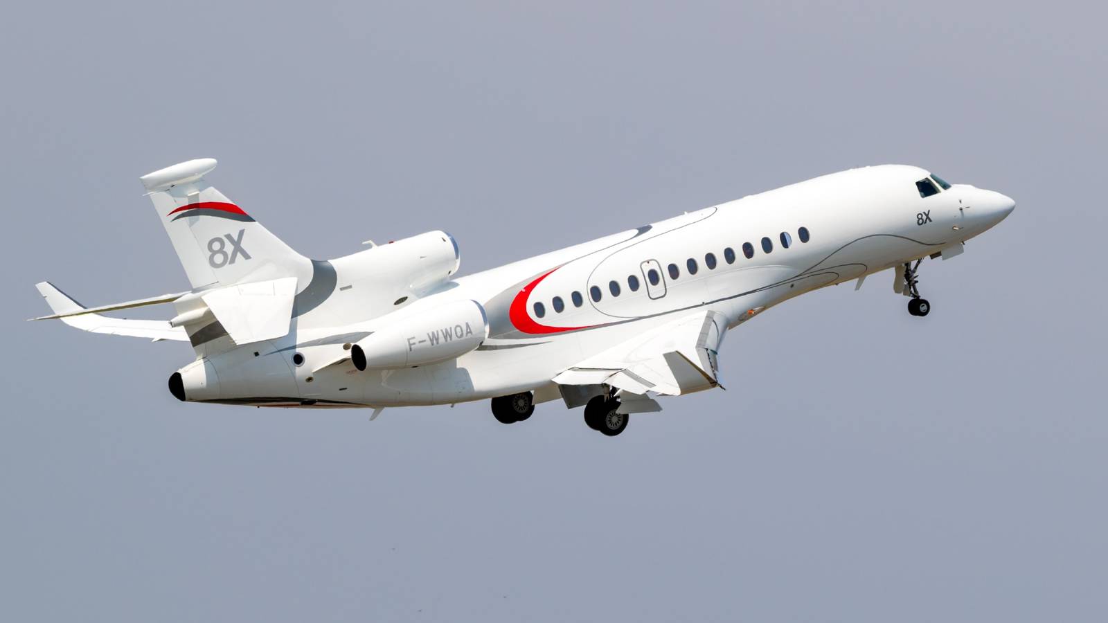 The Top 5 Features That Make the Dassault Falcon 8X The Ultimate Long-Range Jet