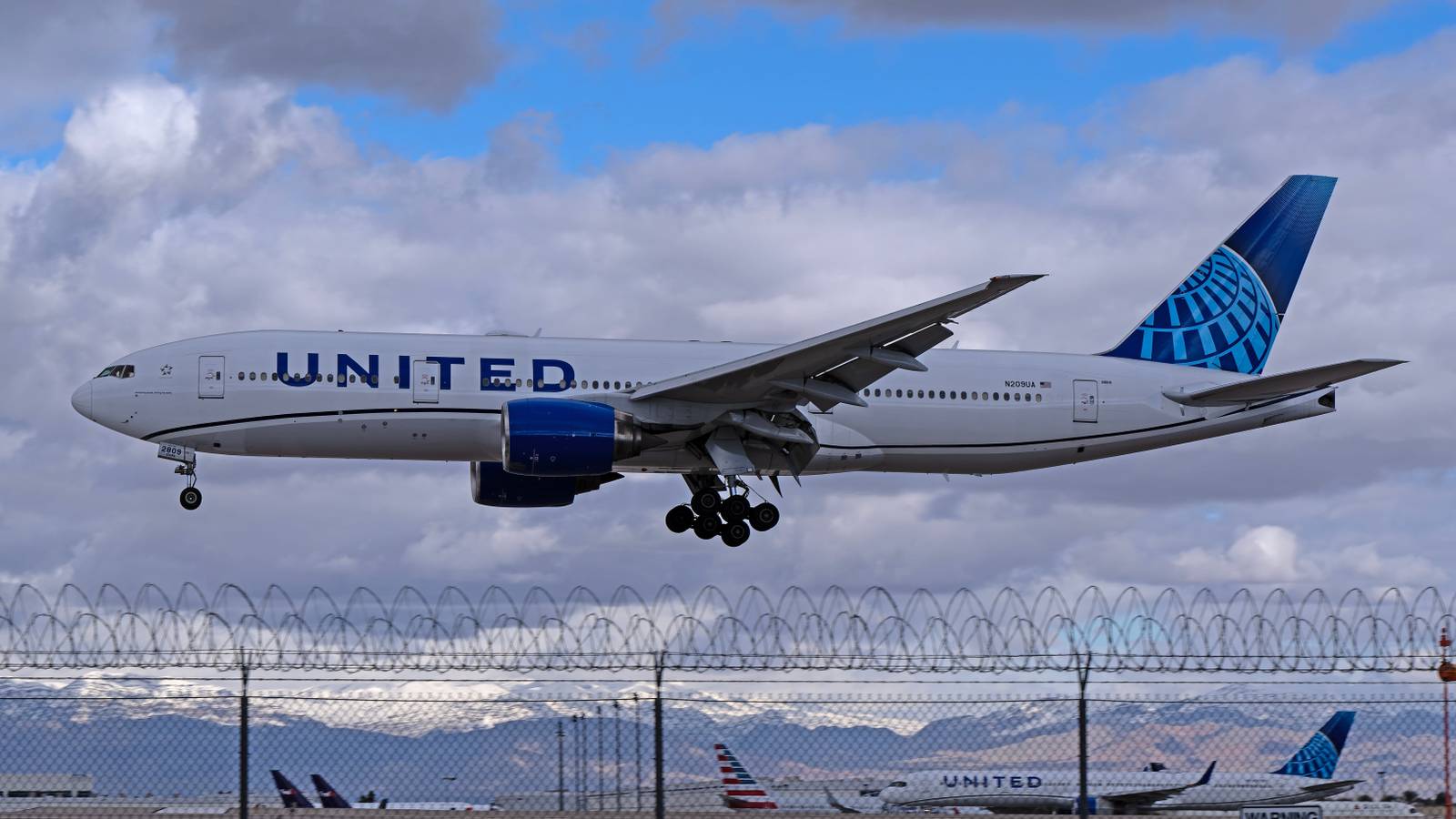 United Airlines Sued After 6-Year-Old Girl Allegedly Burned By Inflight Meal