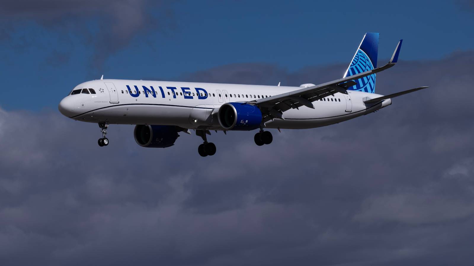 can you bring cigarettes on a plane united airlines Flying with Cigars: Customs Regulations and Packing Tips United Airlines flight diverted from