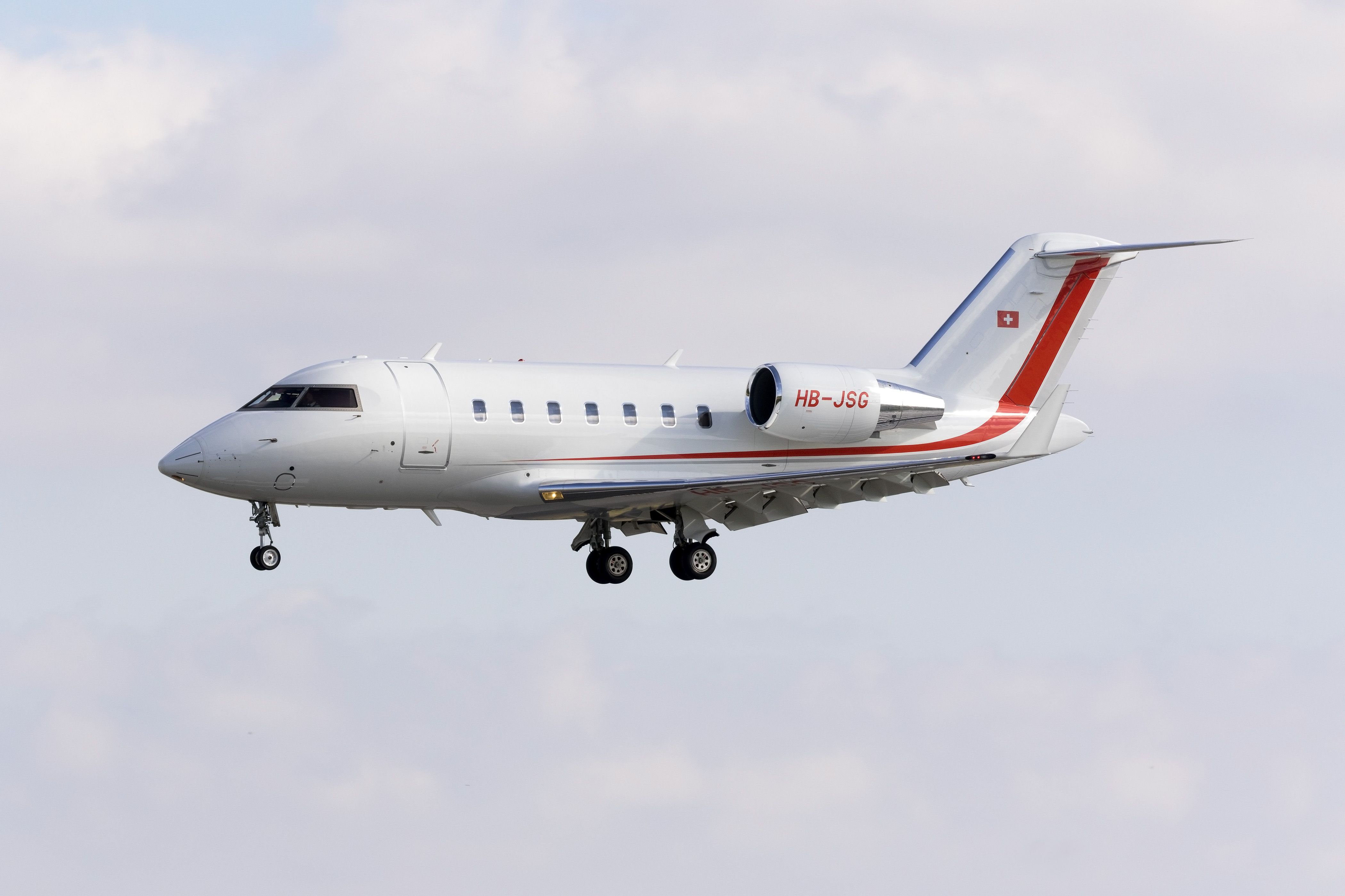 Bombardier Challenger 604 Vs Challenger 605: 5 Key Differences