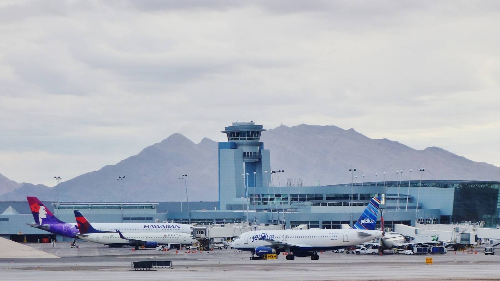 Harry Reid International Airport Expects To Surpass Single-Day Passenger Record After Super Bowl LVIII