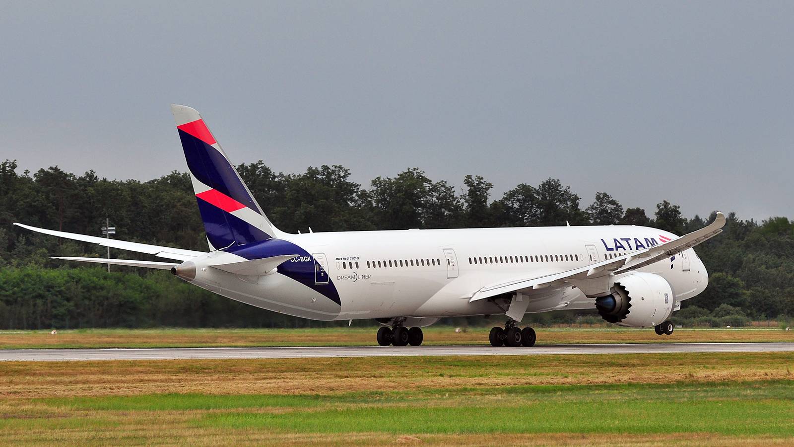 LATAM Reveals New Boeing 787-9 Dreamliner Interior With Updated Seats
