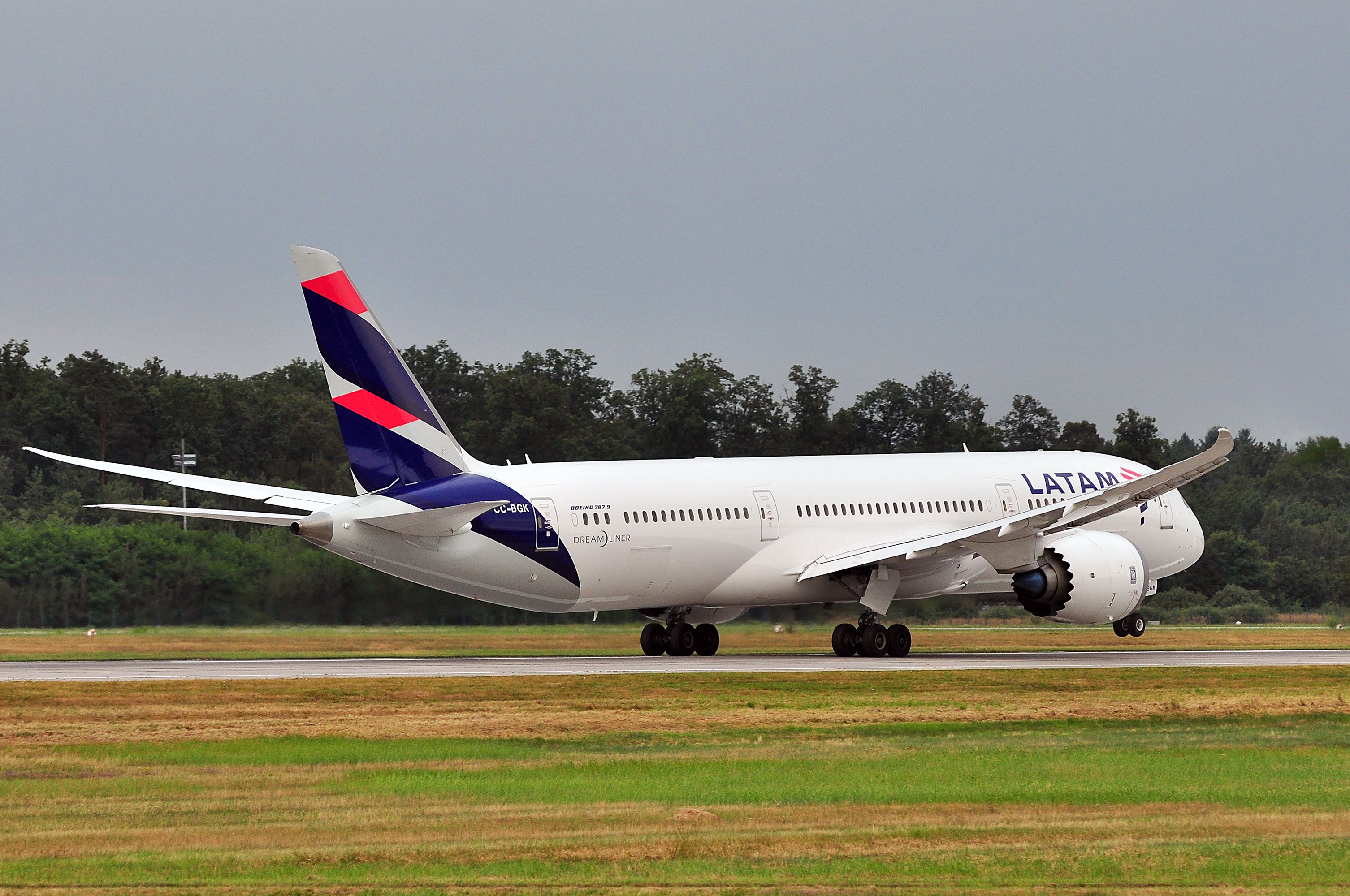 LATAM Reveals New Boeing 787-9 Dreamliner Interior With Updated Seats