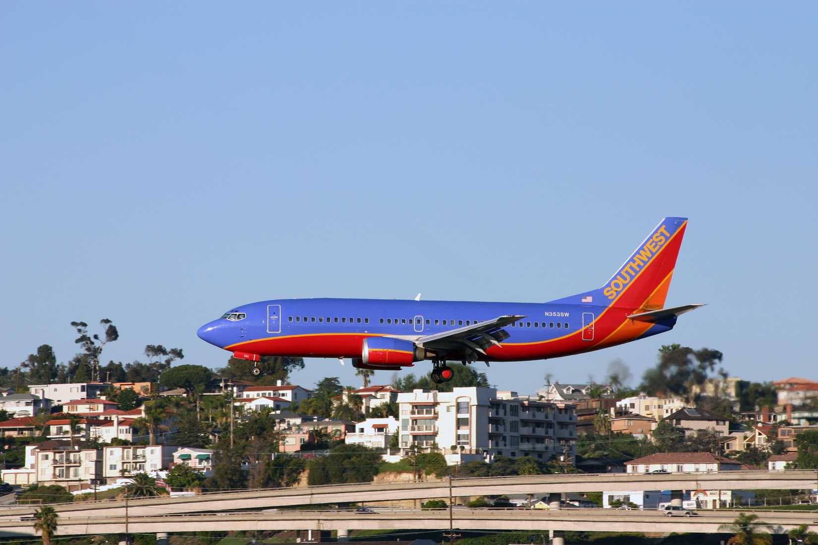 Southwest Boeing 737-300 On Approach
