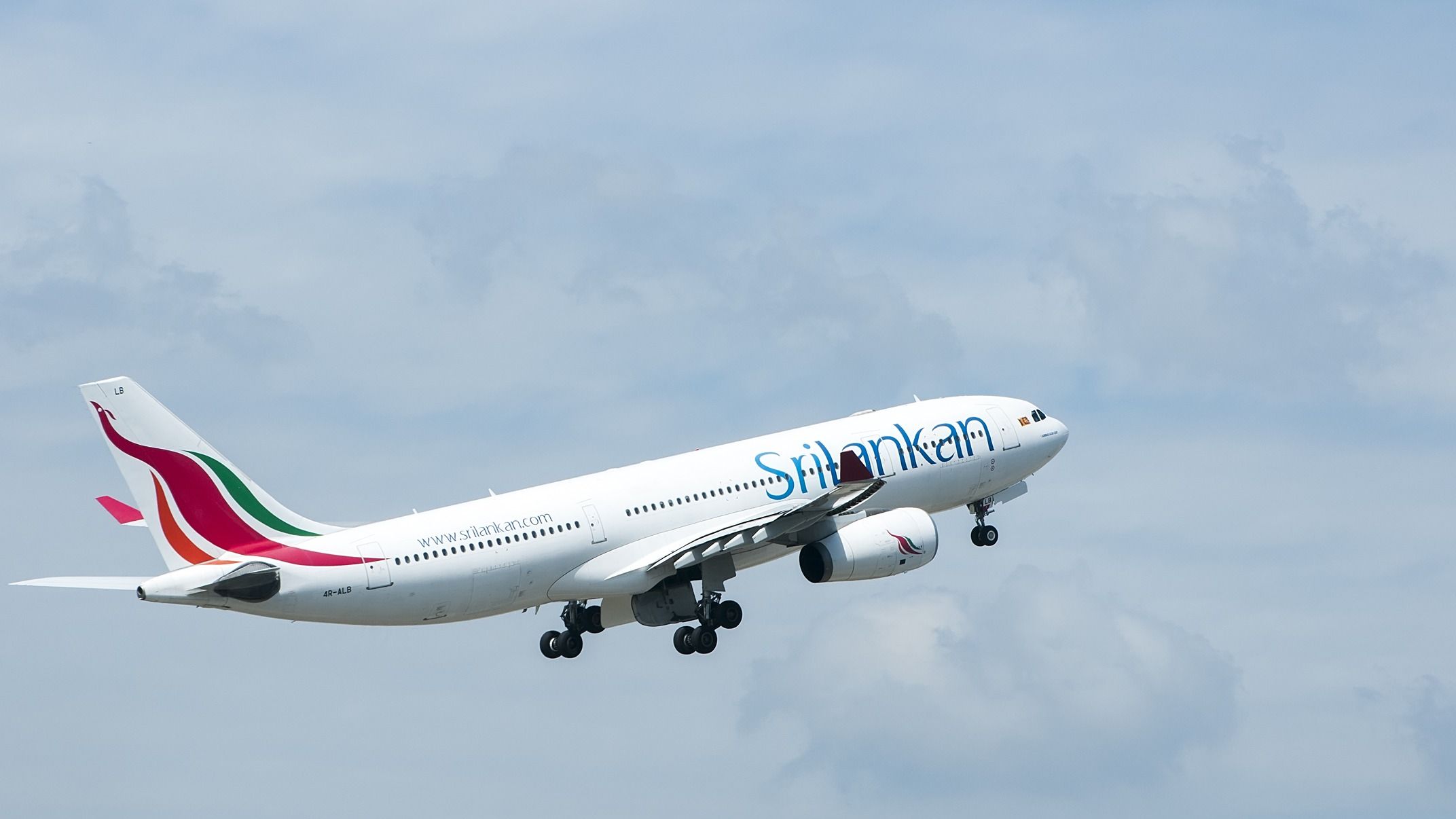 SriLankan Havayolları'nın A330'u yıldırım çarpması sonrası güvenli bir dönüş yaptı