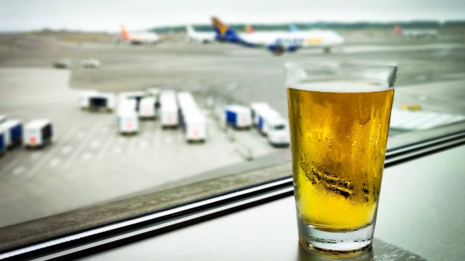 Cheers: The Cheapest & Most Expensive US Airports For Beer