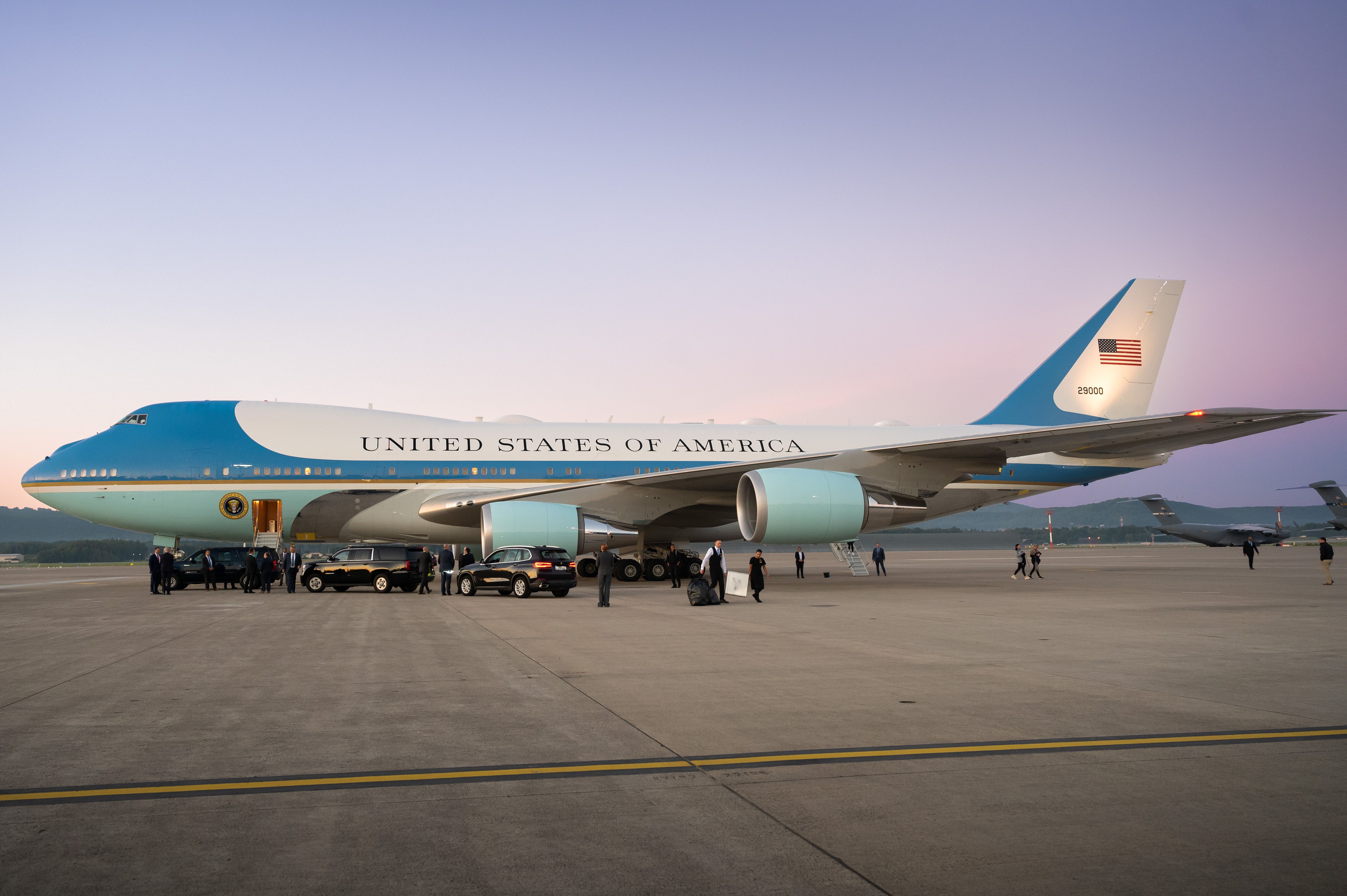 White House Clamps Down On Journalists Stealing From Air Force One