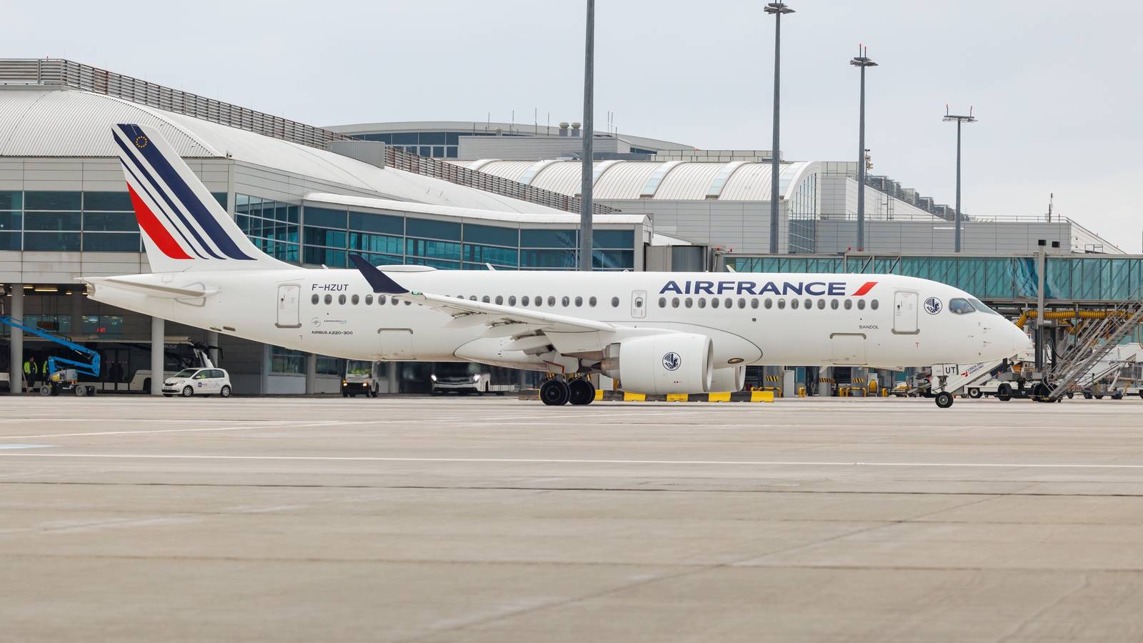 Flight Review: Air France Airbus A220 Business Class From Paris To London