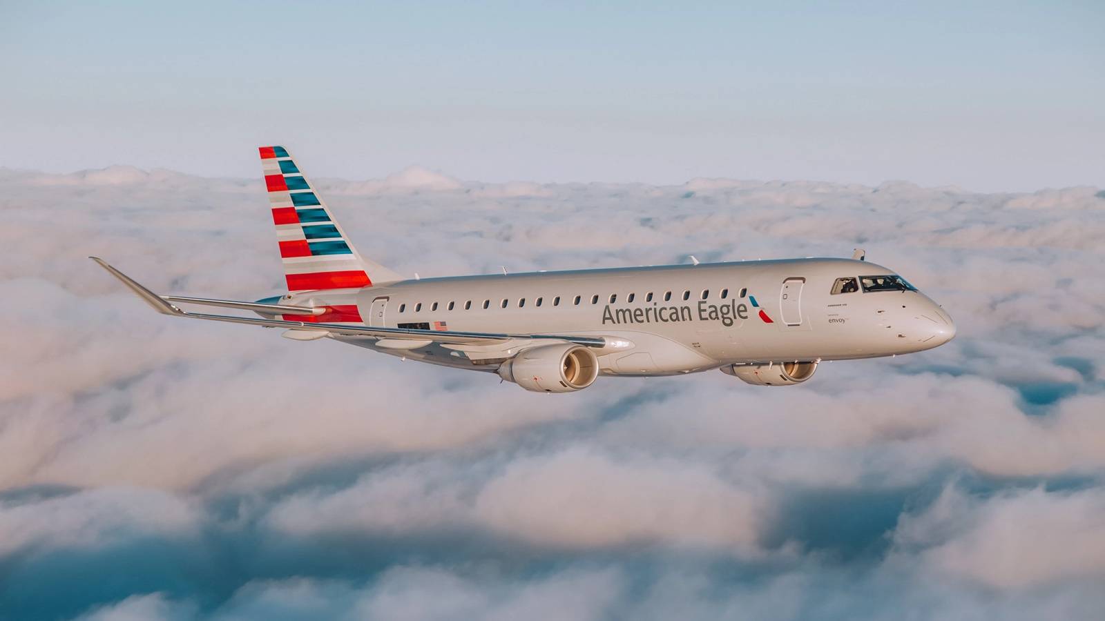 American Eagle Embraer E175 Diverts To Philadelphia International Airport After Mechanical Issue