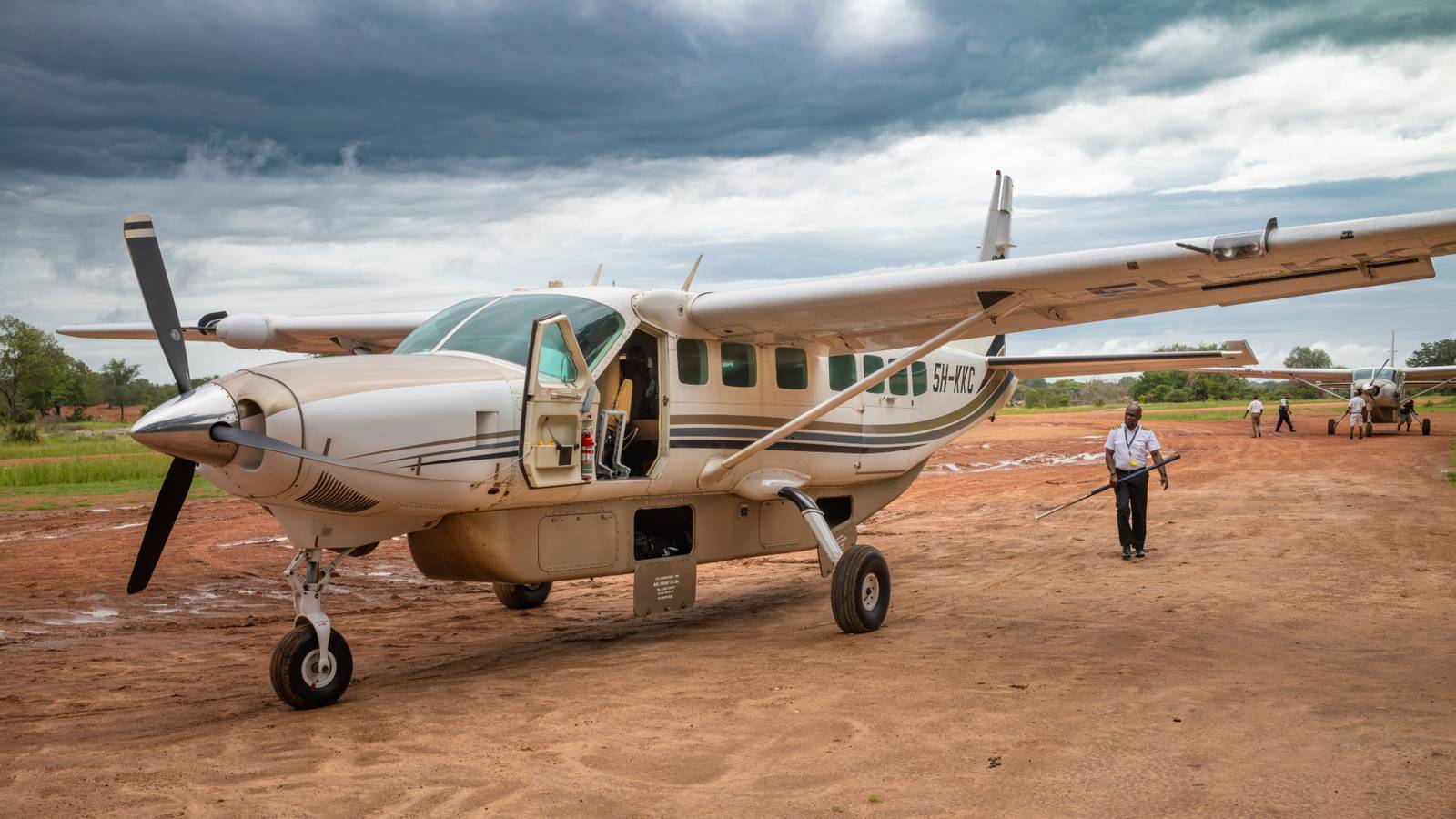 Tanzania's Auric Air To Upgrade 12 Cessna Grand Caravans With Surf Air Electrified Powertrains