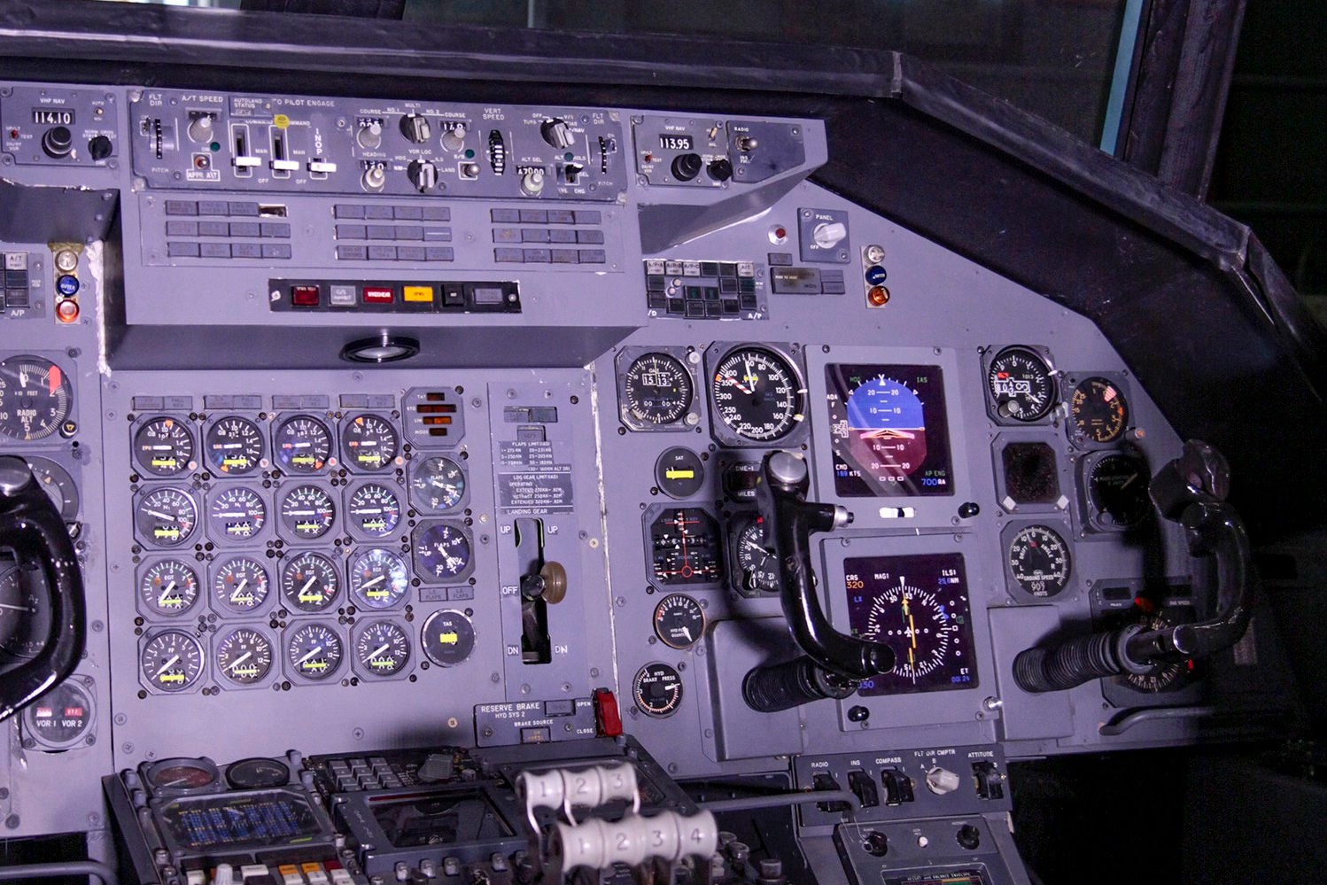 What Was The Cockpit On The Boeing 2707 Like?
