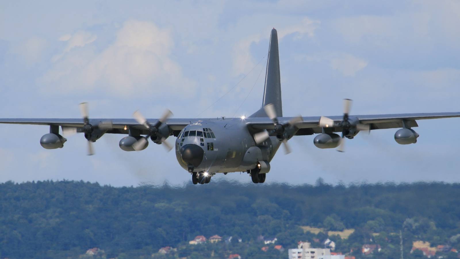 Throwback: When The US Navy Landed A Lockheed C-130 Hercules On An Aircraft Carrier