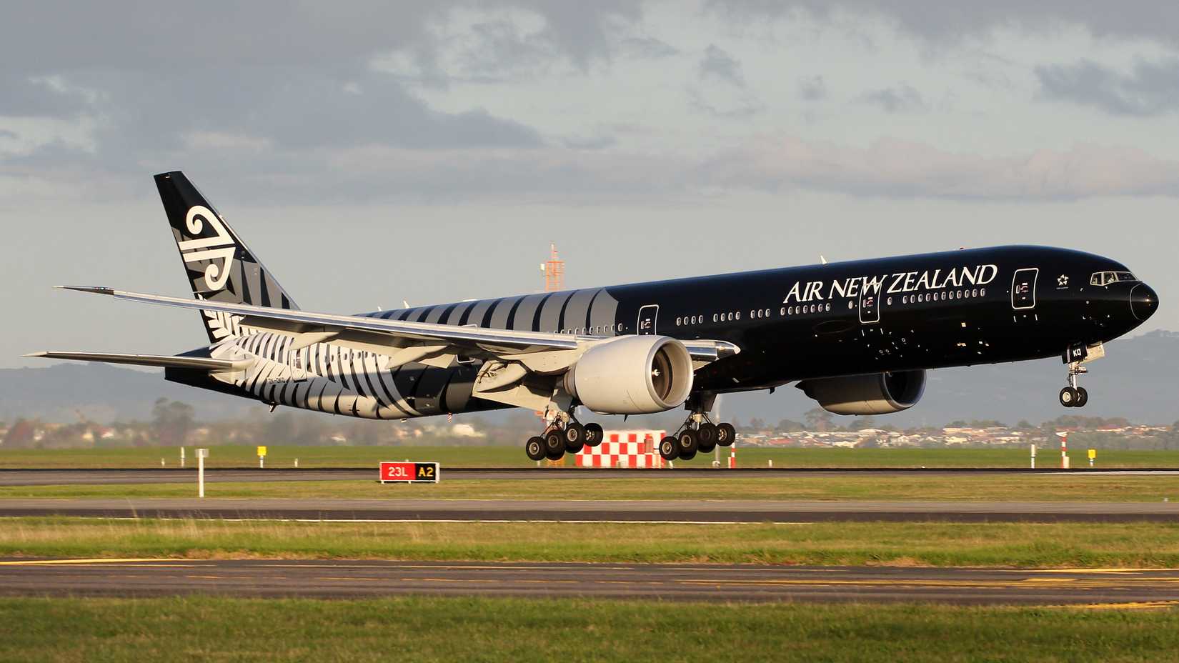 Air New Zealand's Boeing 777-300ER landing at Auckland