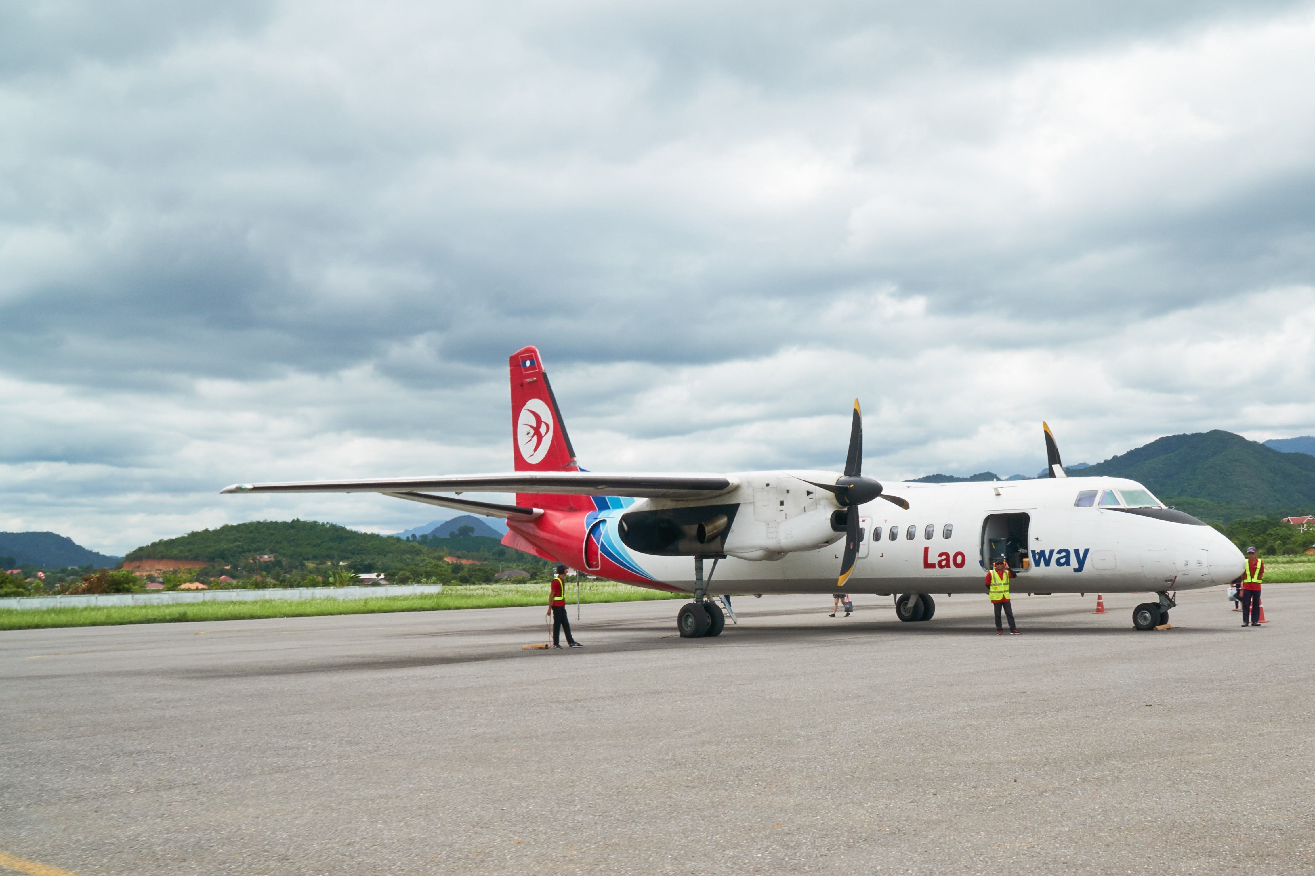 Which Airlines Fly China's Xian MA60 Turboprop?