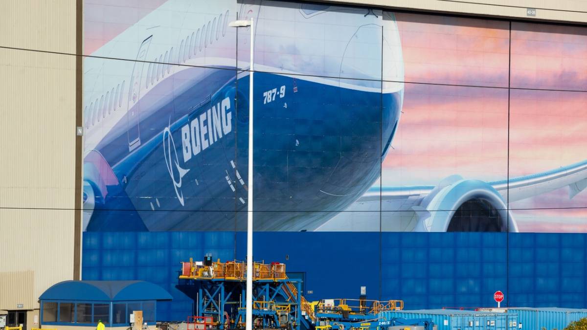 The Story Of Boeing's Record-Breaking Factory Mural
