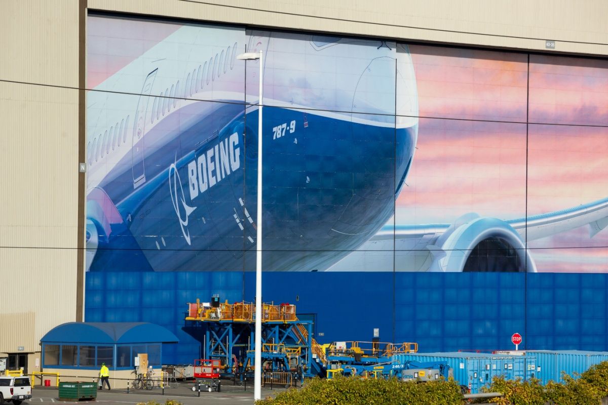 The Story Of Boeing's Record-Breaking Factory Mural