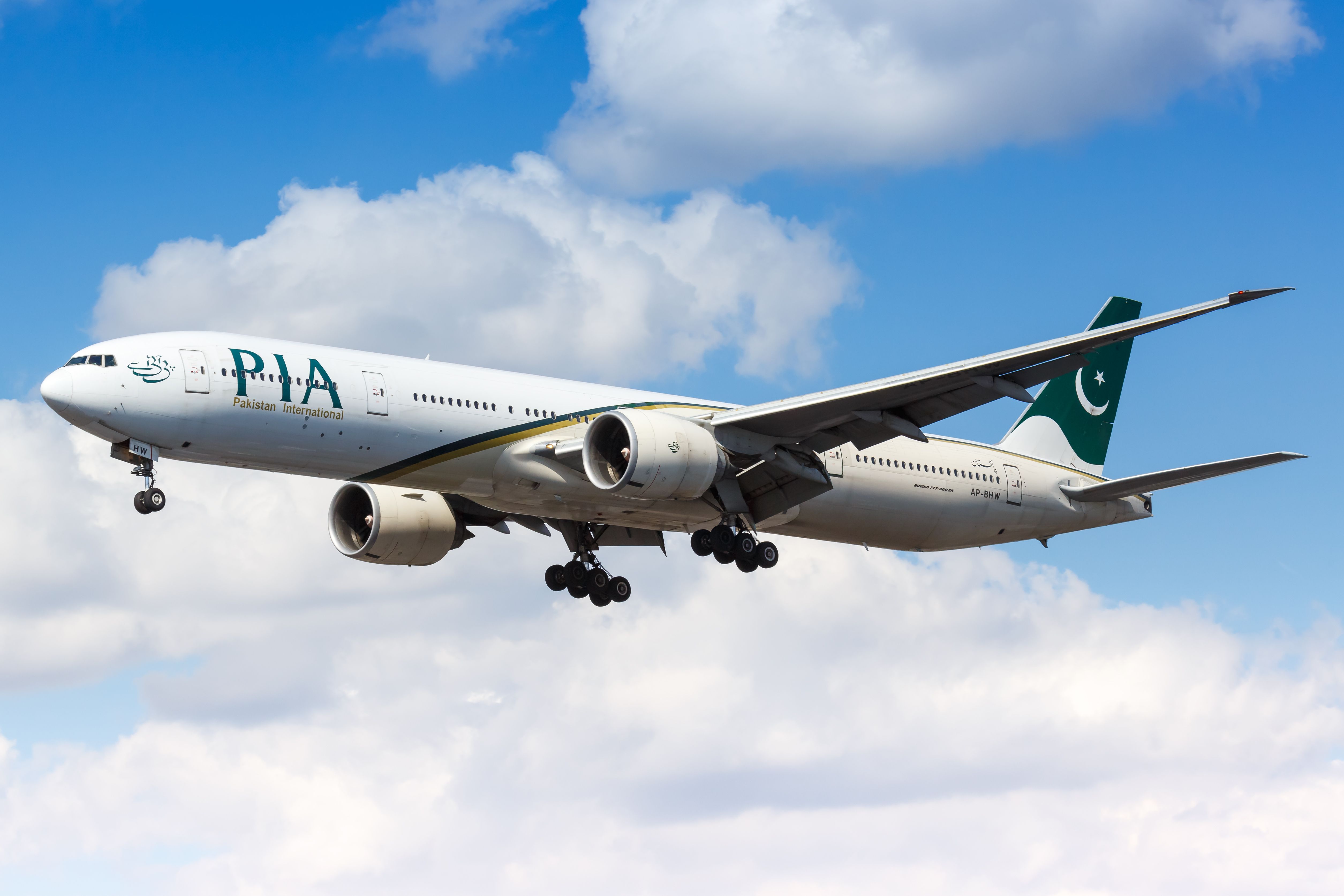 PIA Boeing 777-300ER Diverts To Muscat Due To Engine Troubles