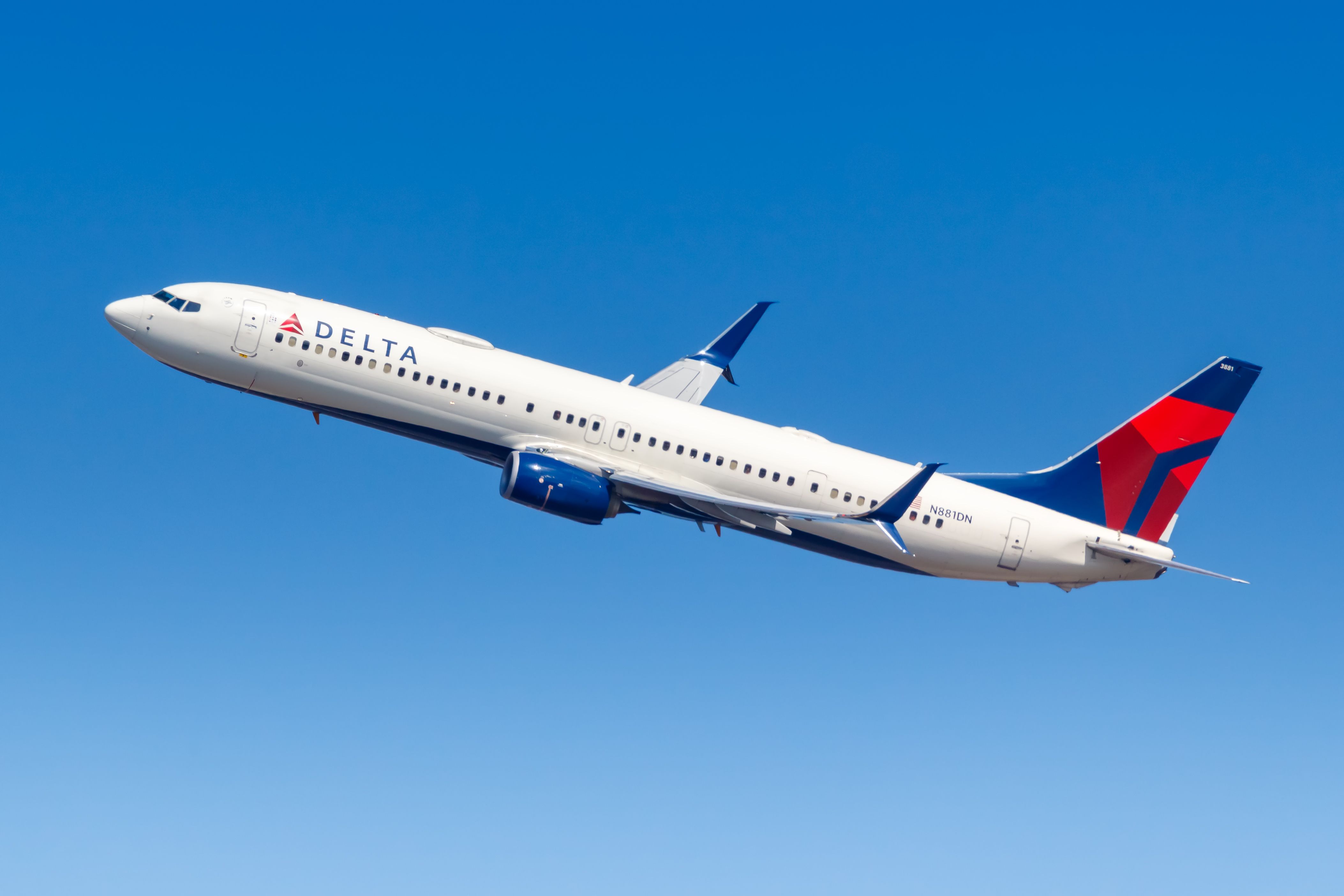 Delta Air Lines Boeing 737-900ER Forced To Return To Sacramento After Suffering Engine Issues