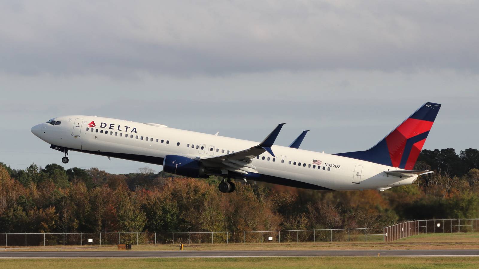 Jammed Door: Passenger On Delta Air Lines Flight Gets Stuck In Lavatory For Over 30 Minutes