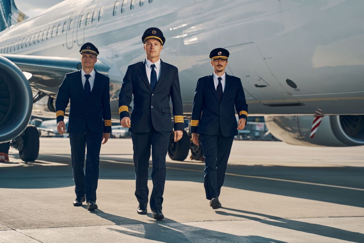 How & Why Did Pan Am's Sea Captain Pilot Uniforms Became The Standard In Commercial Aviation?