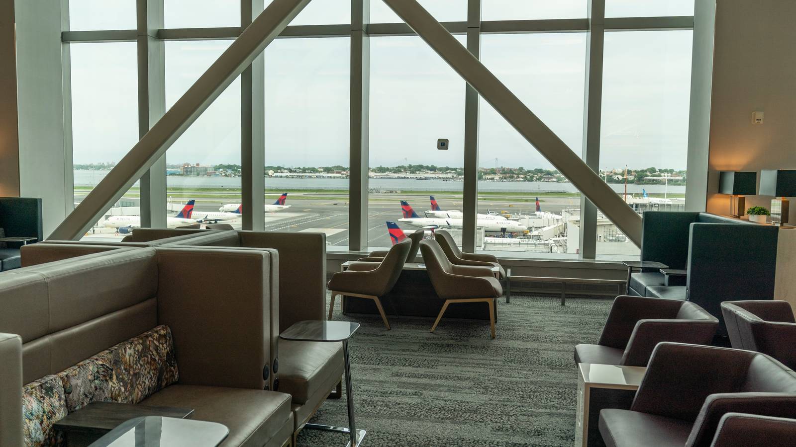 Which Airlines Offer Lounge Memberships?