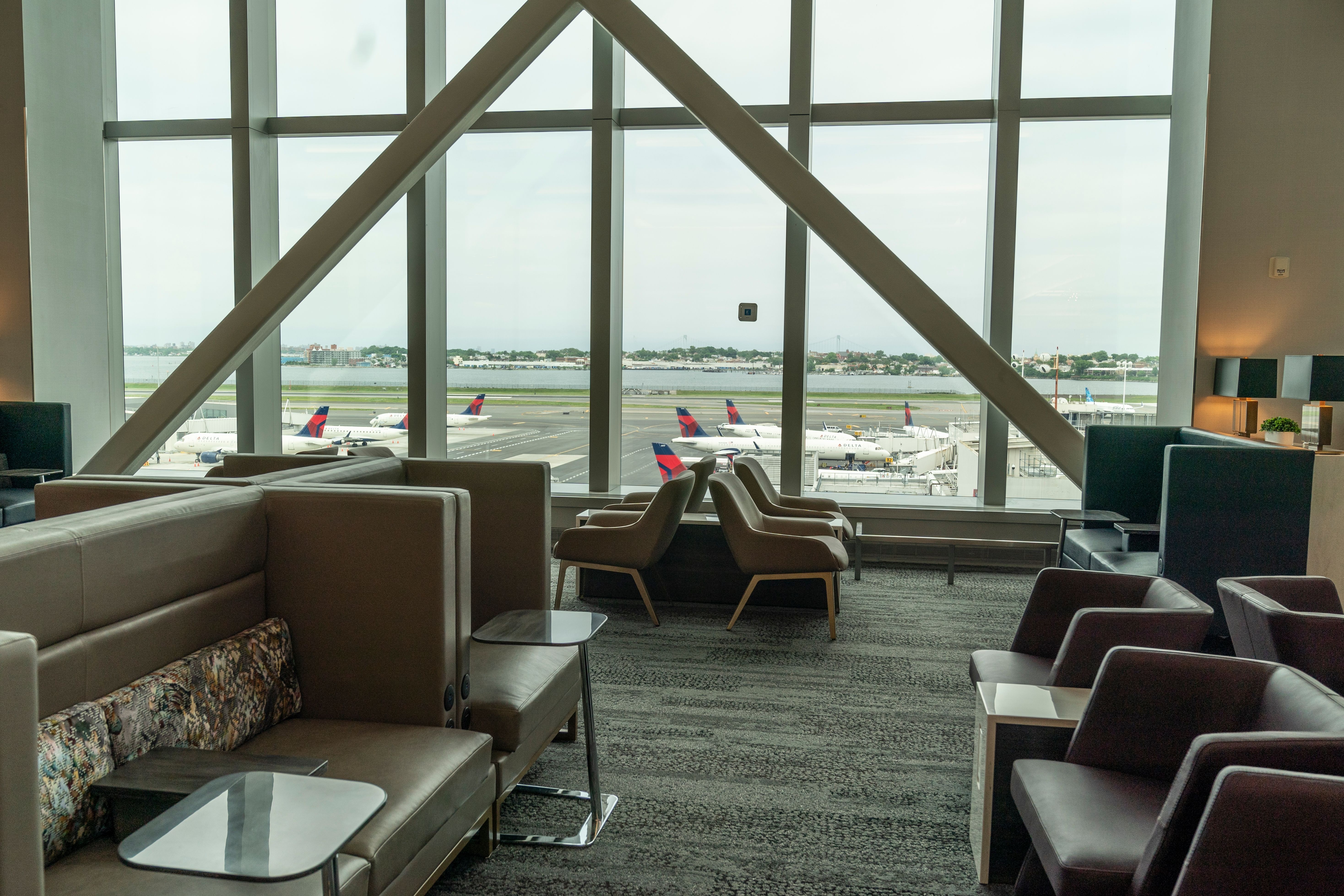 Which Airlines Offer Lounge Memberships?