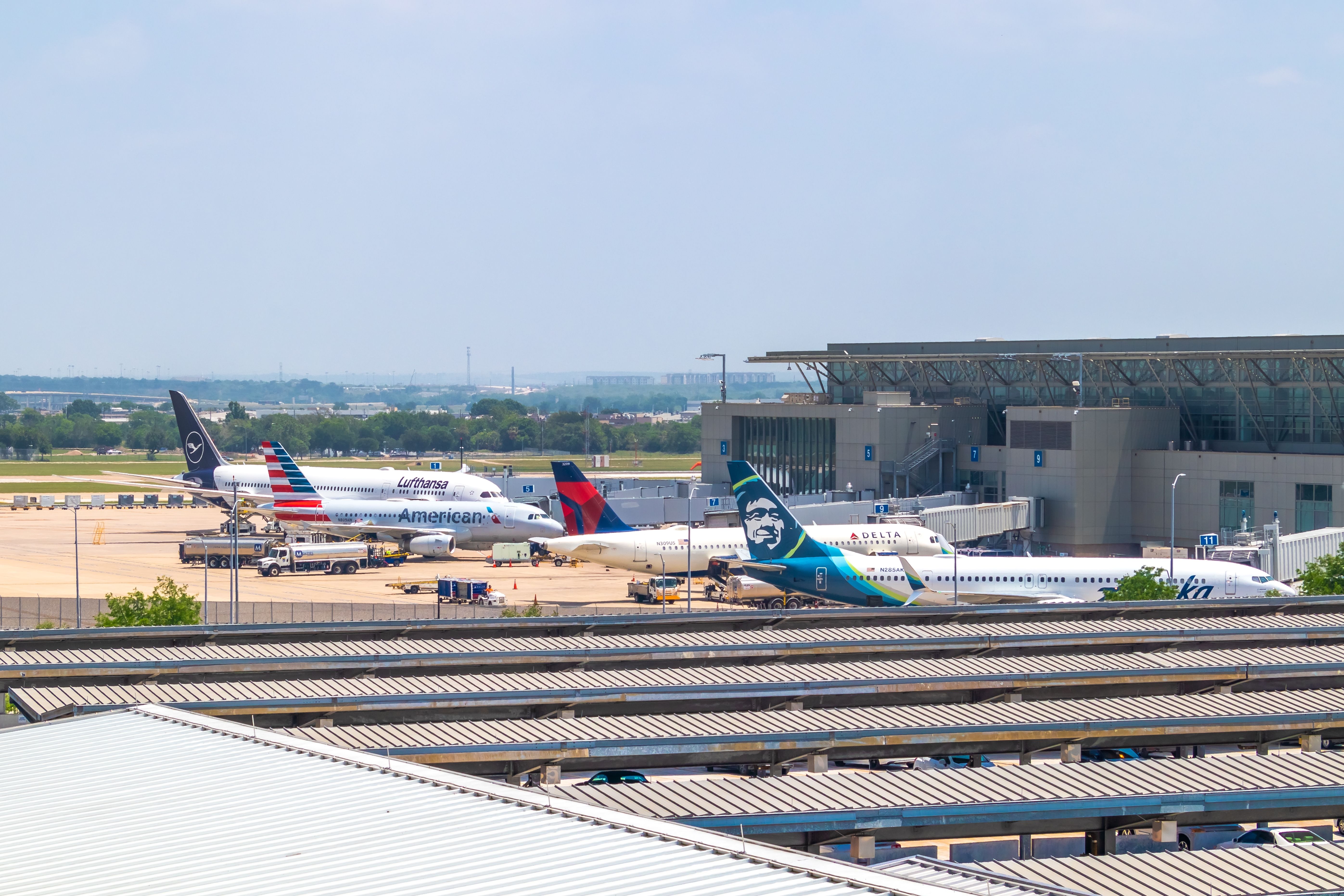 YouTuber Flies & Rates 28 US Airlines In One Week
