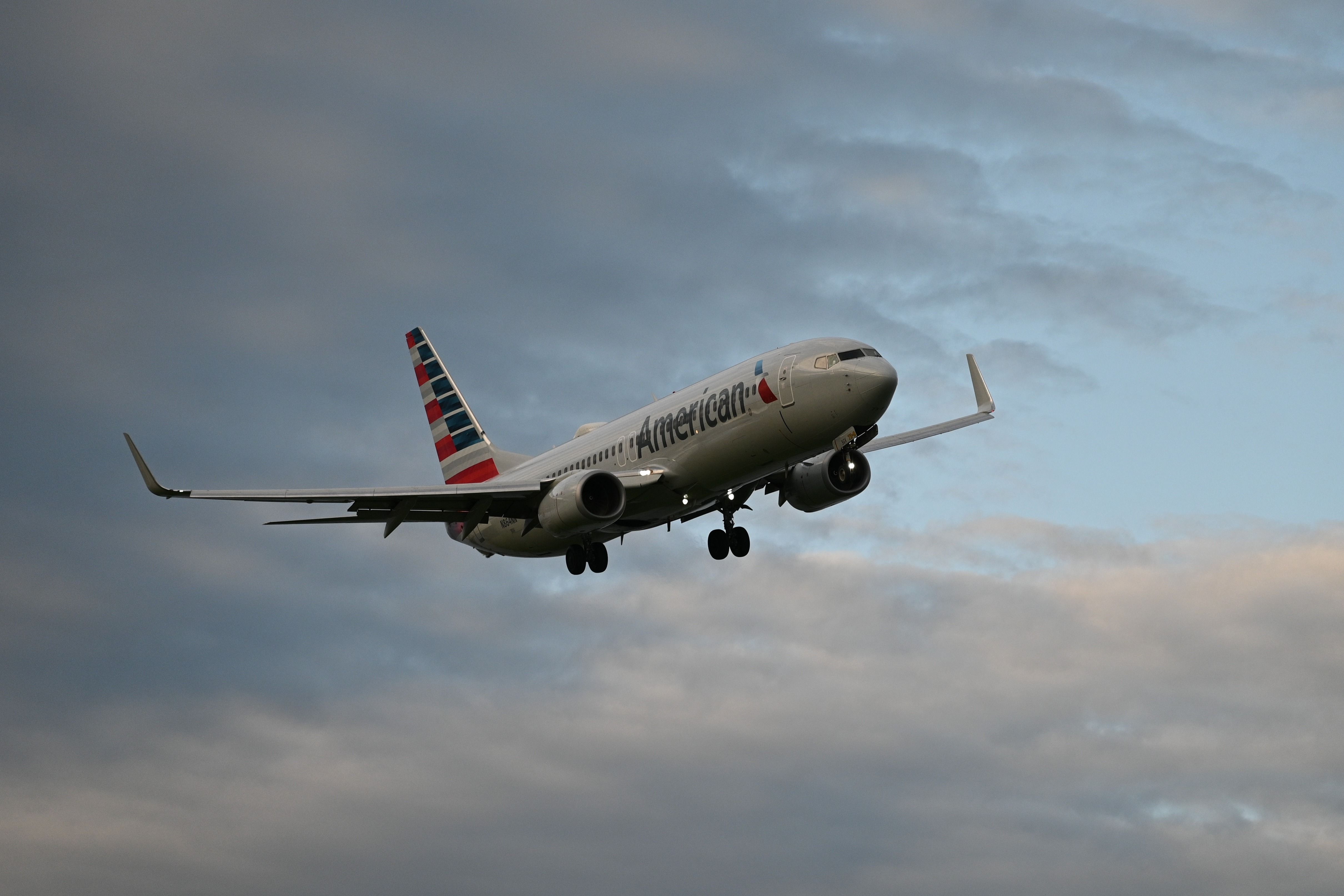 United Airlines flight from Hawaii dove to within 800 feet of the