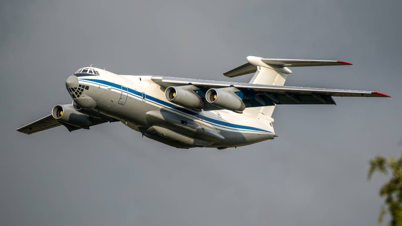 Engine Fire Brings Down Russian Air Force Ilyushin Il-76 Transport Aircraft