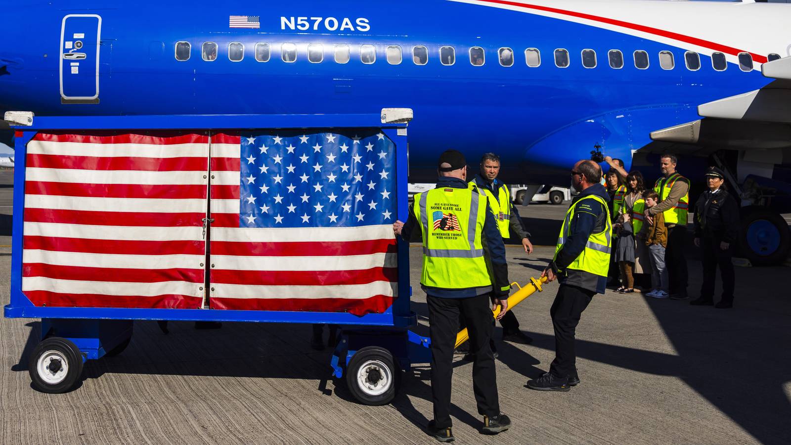 Alaska Airlines Honors One Of The Last Pearl Harbor Survivors With Final Flight