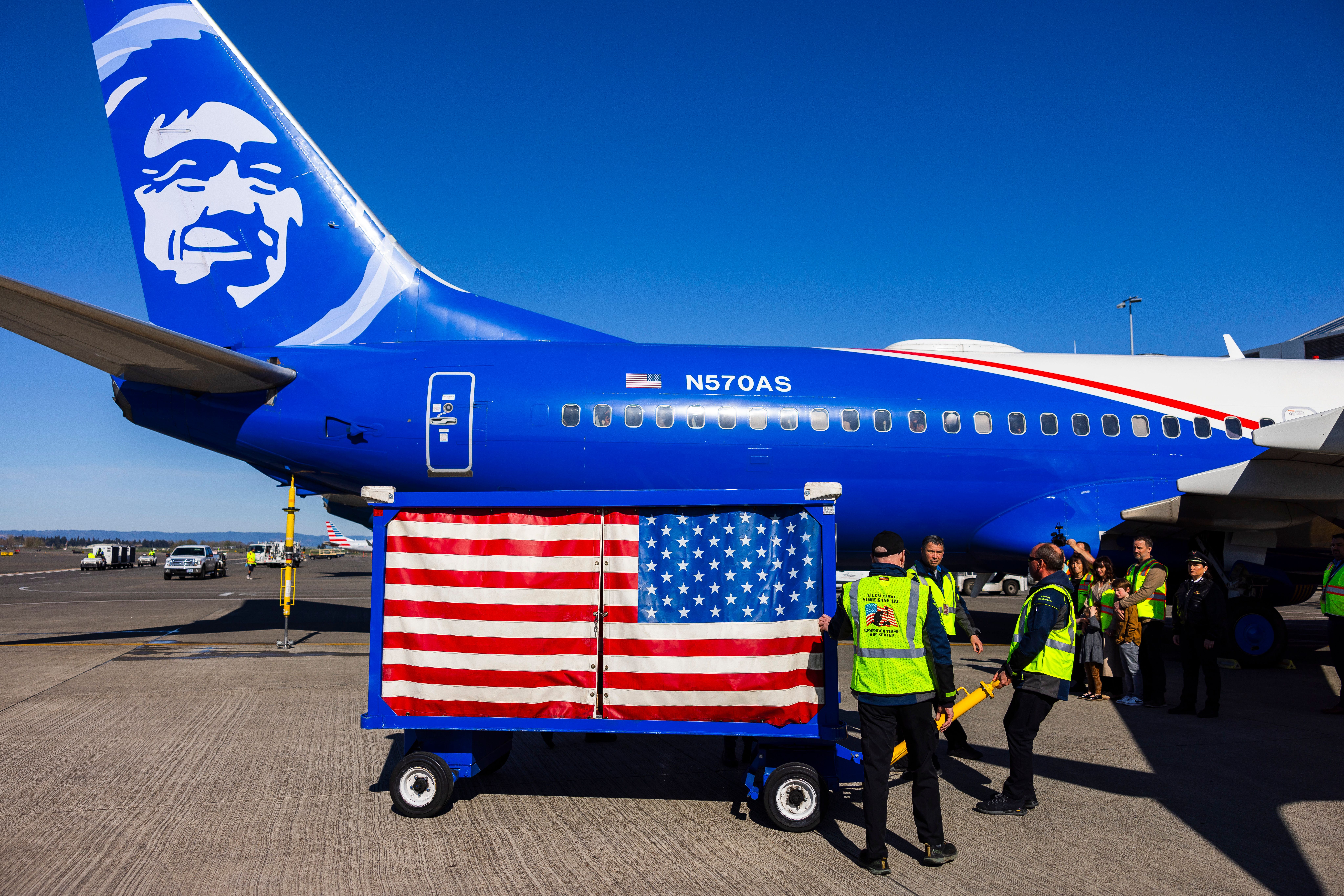 Alaska Airlines Honors One Of The Last Pearl Harbor Survivors With Final Flight