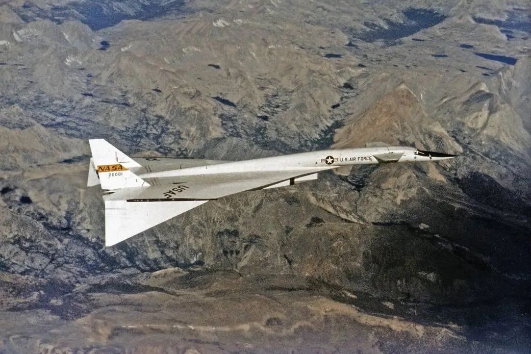 Top 5: The World's Fastest Bomber Aircraft