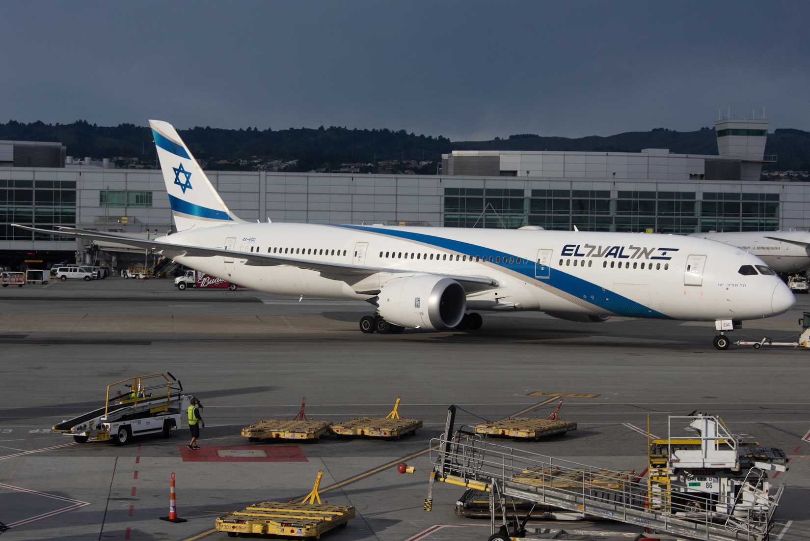 An El Al Boeing 787-900 Dreamliner on an airport apron.
