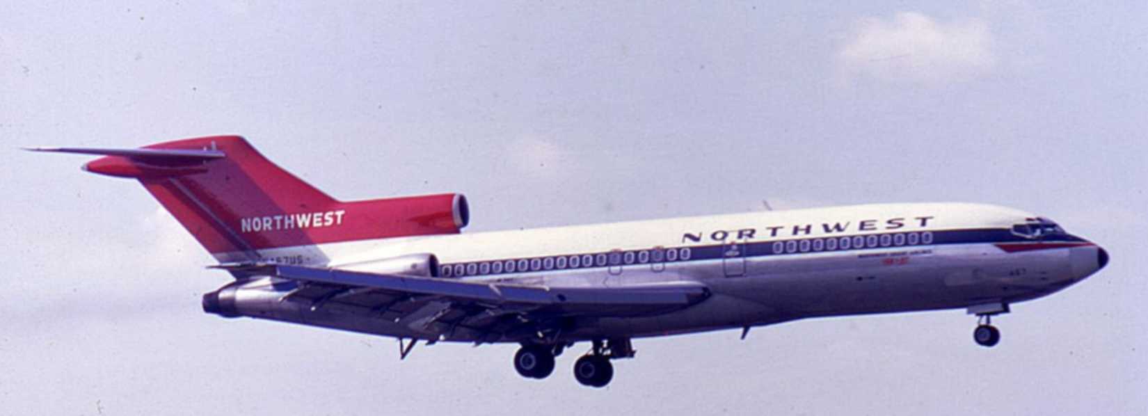 A Northwest Airlines Boeing 727 flying in the sky.
